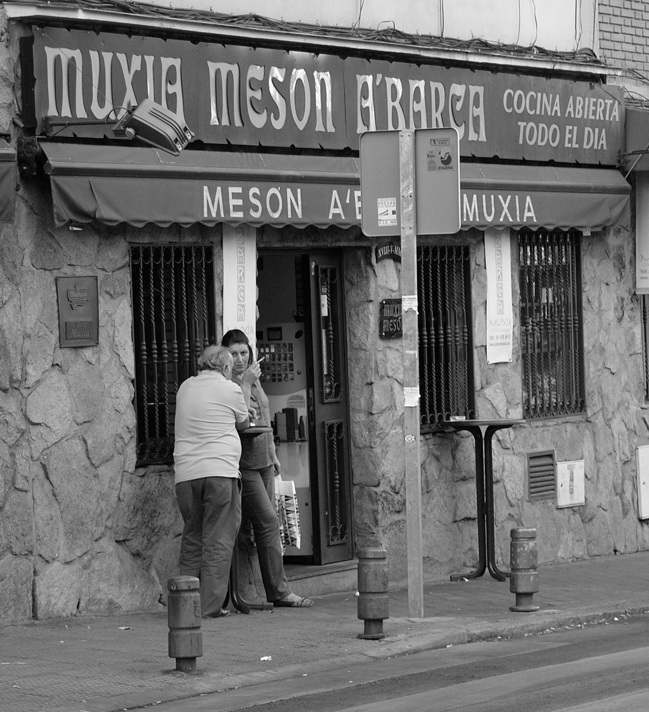 Leica DIGILUX 2 sample photo. Photos walking around in china town usera photography