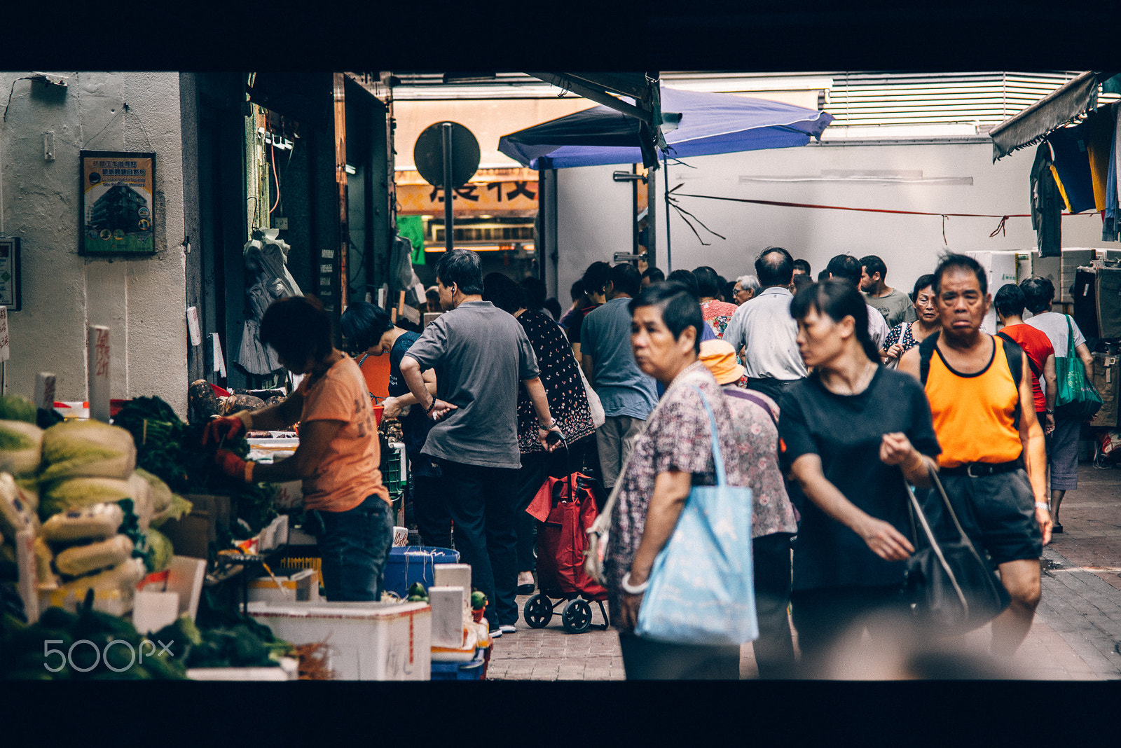 Sony a7R sample photo. Yeung uk road market, hong kong photography