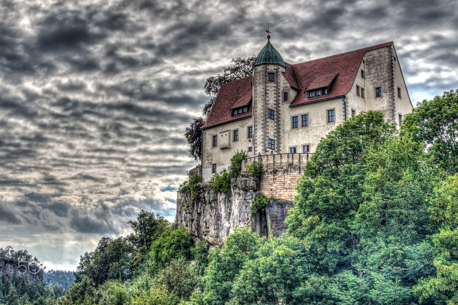 Sigma 17-70mm F2.8-4 DC Macro OS HSM sample photo. Schloss hohnstein hdr photography