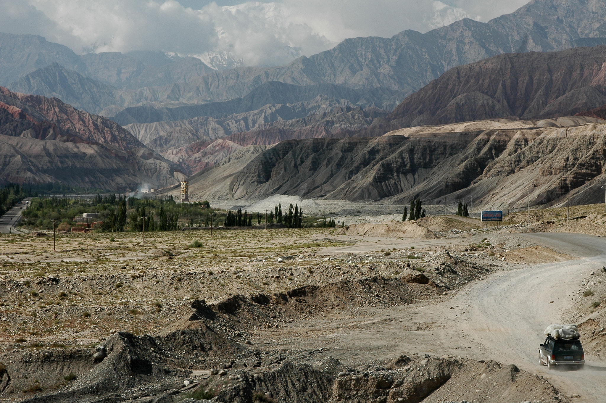 AF Zoom-Nikkor 28-105mm f/3.5-4.5D IF sample photo. From china to pakistan photography