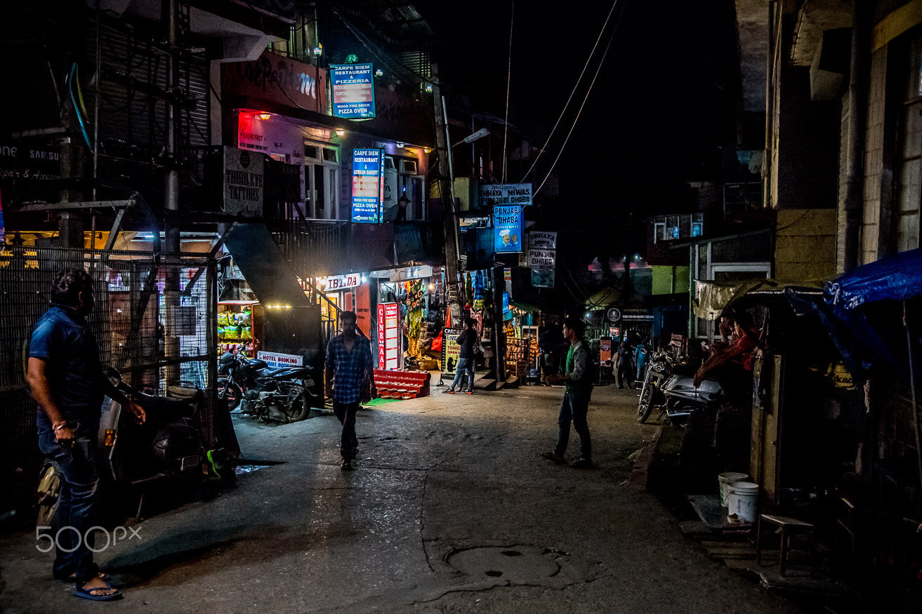 Nikon D5 sample photo. Macledod at night photography