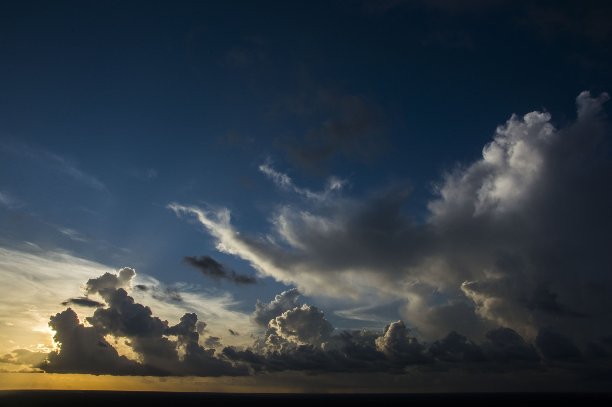 Sigma 18-250mm F3.5-6.3 DC OS HSM sample photo. Nubes, cielo, luz photography