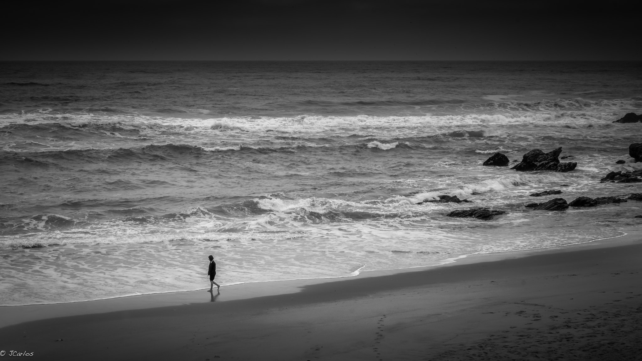 Nikon D7100 + Sigma 28-300mm F3.5-6.3 DG Macro sample photo. The girl on the beach photography