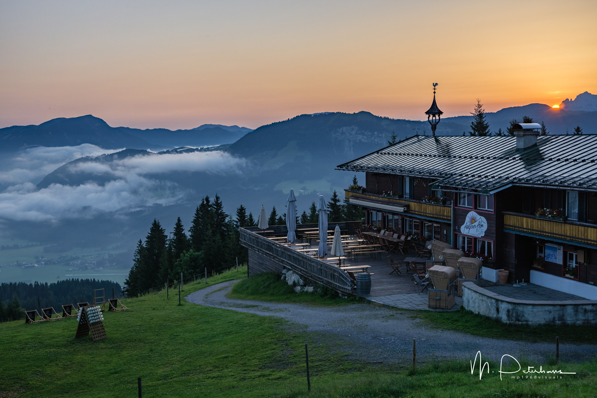 Sony a6000 + Sony Vario-Tessar T* FE 16-35mm F4 ZA OSS sample photo. Sonnenaufgang angerer alm photography