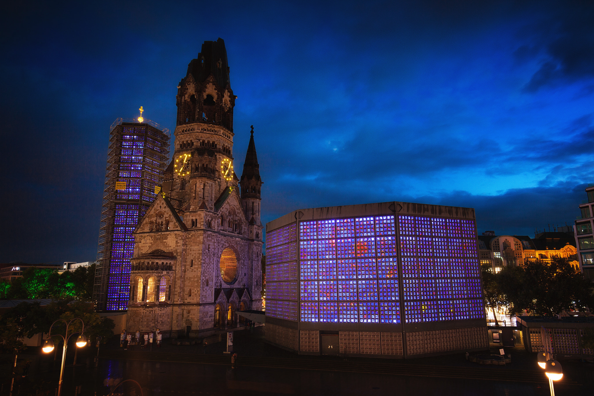 Canon EF 16-35mm F4L IS USM sample photo. Gedächtniskirche photography