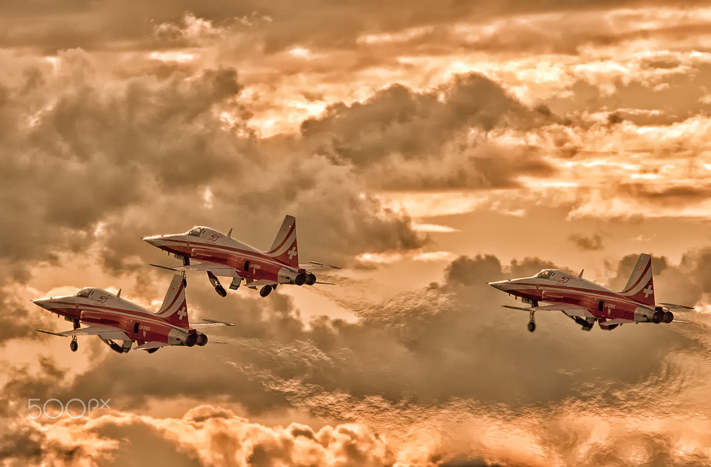 Canon EF 100-400mm F4.5-5.6L IS USM sample photo. Patrouille suisse photography