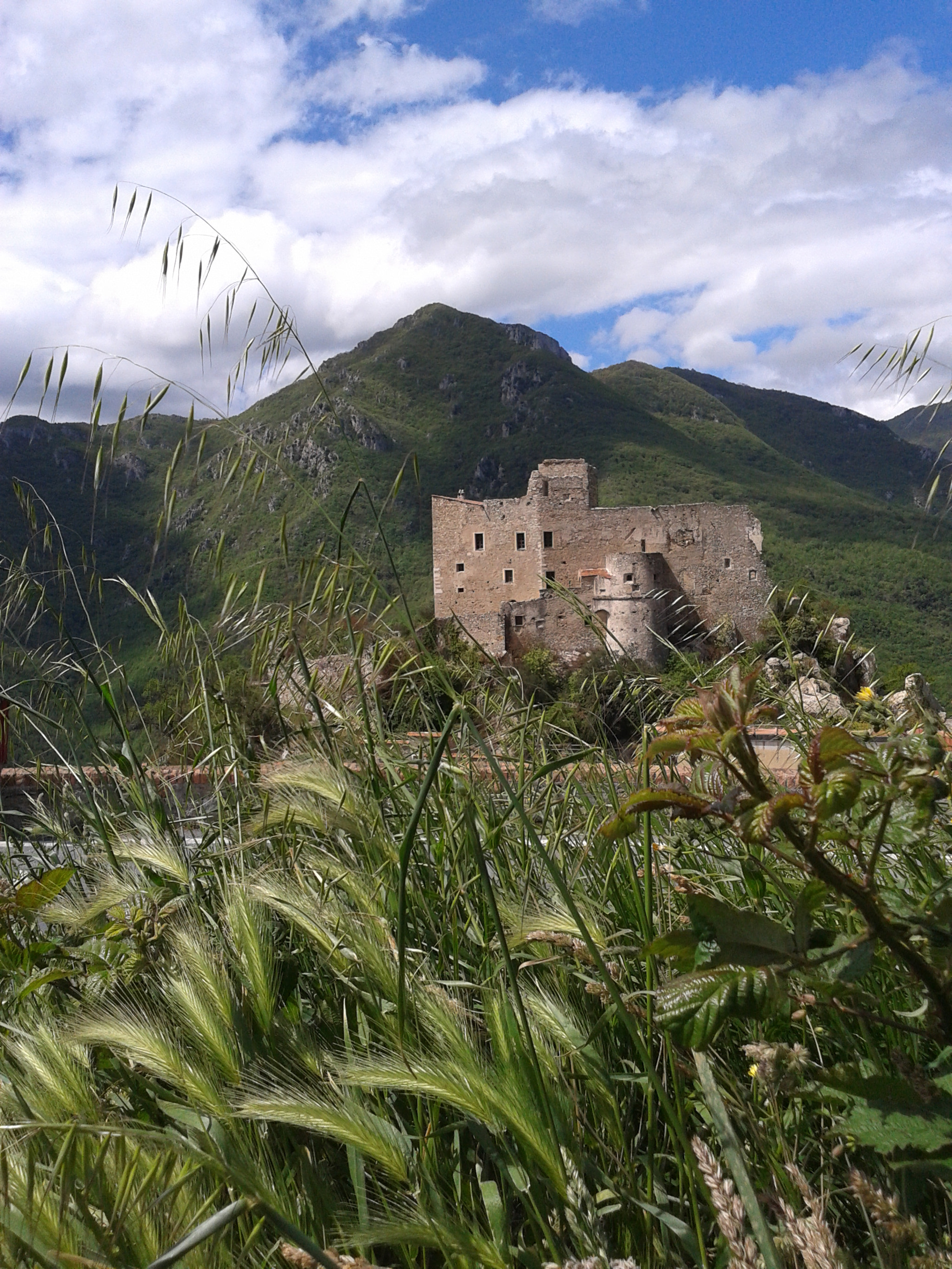 Samsung Galaxy S Advance sample photo. Castelvecchio di rocca barbena photography