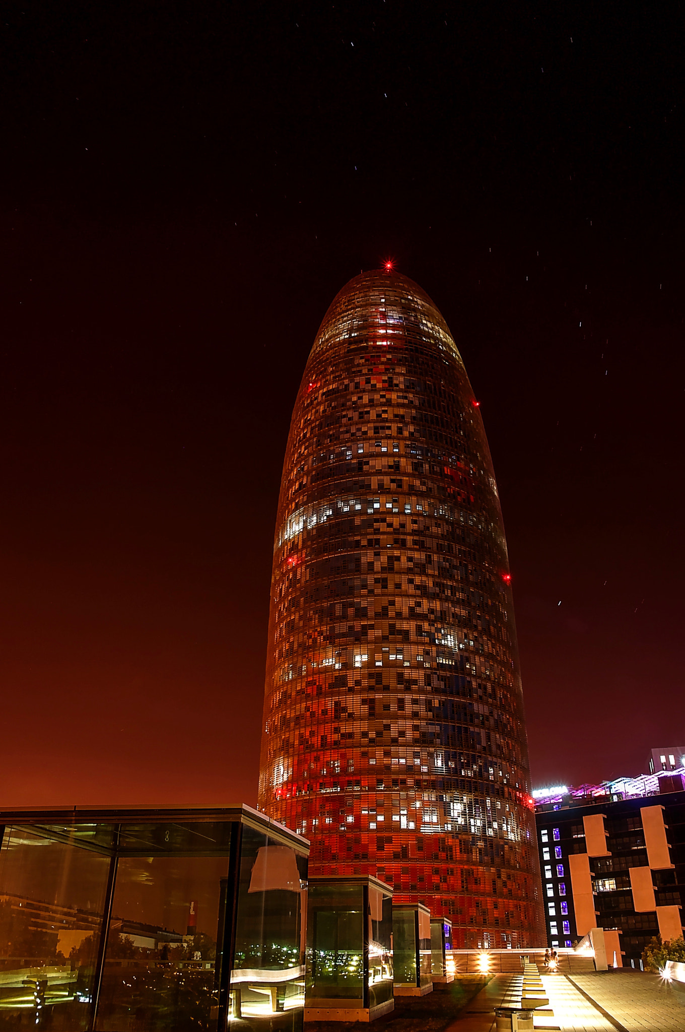 Nikon D90 + Sigma 17-70mm F2.8-4.5 DC Macro Asp. IF sample photo. Torre agbar (lights out), barcelona photography