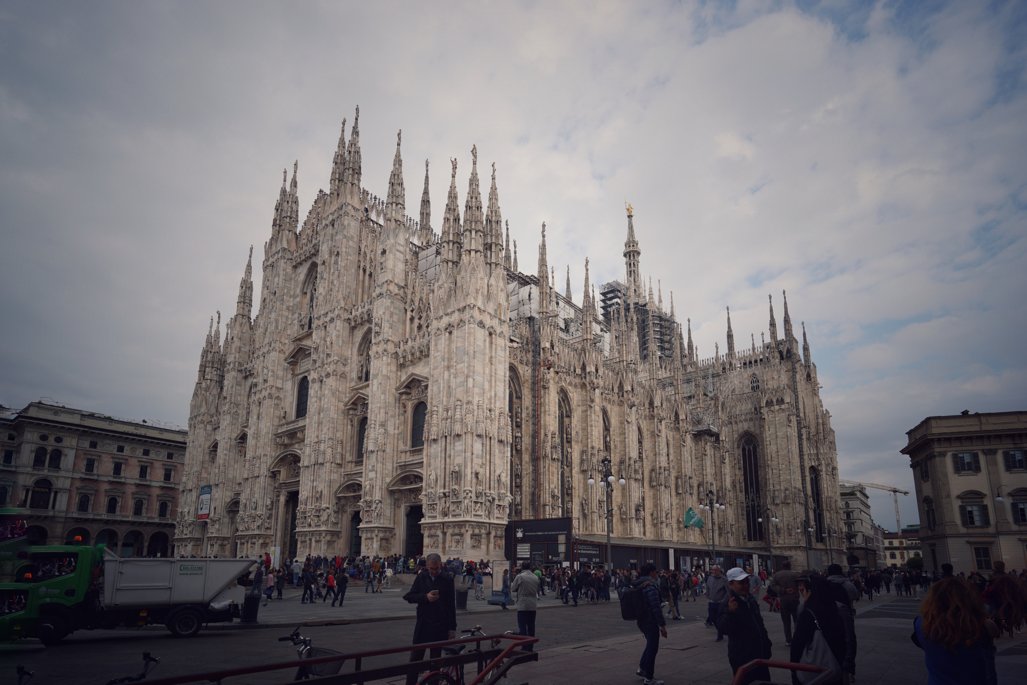 Sony a7 II + Sony Vario-Tessar T* FE 16-35mm F4 ZA OSS sample photo. Milano photography