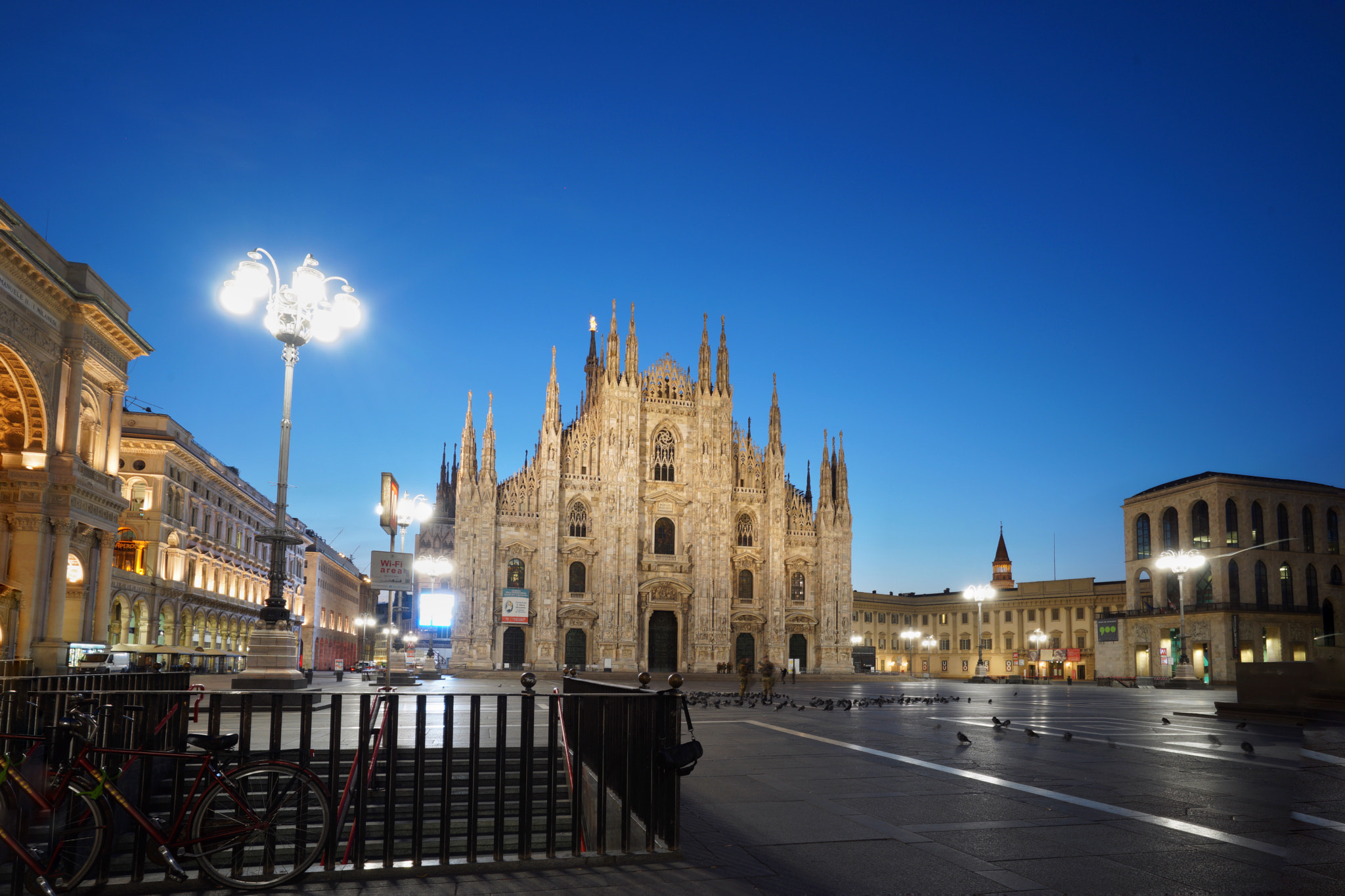 Sony a7 II + Sony Vario-Tessar T* FE 16-35mm F4 ZA OSS sample photo. Milano duomo photography