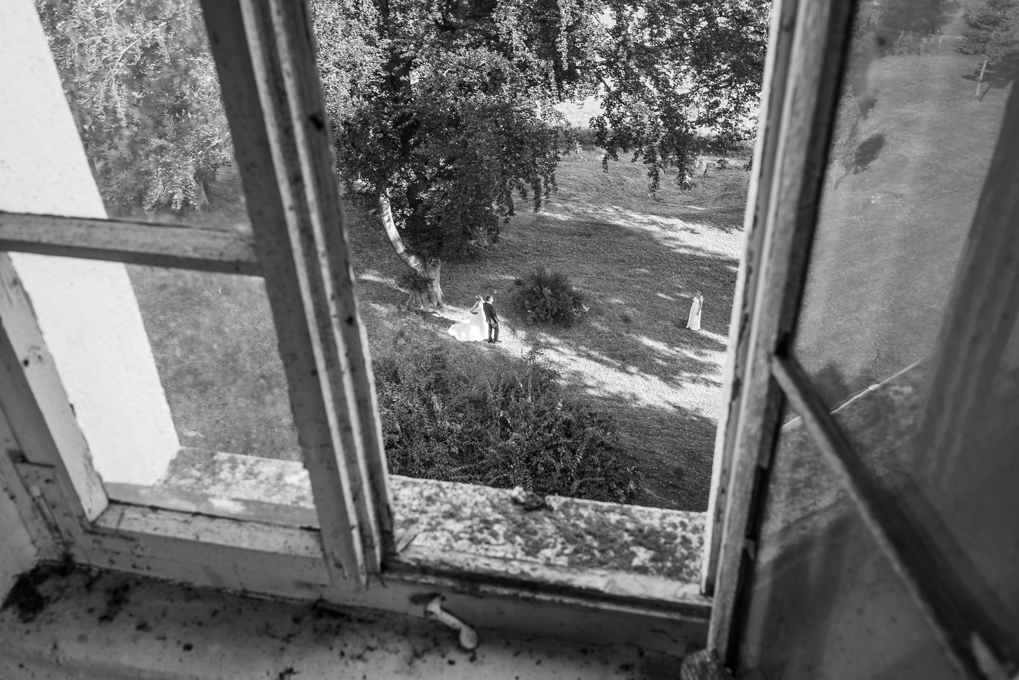Tamron 18-270mm F3.5-6.3 Di II PZD sample photo. Wedding through the window photography