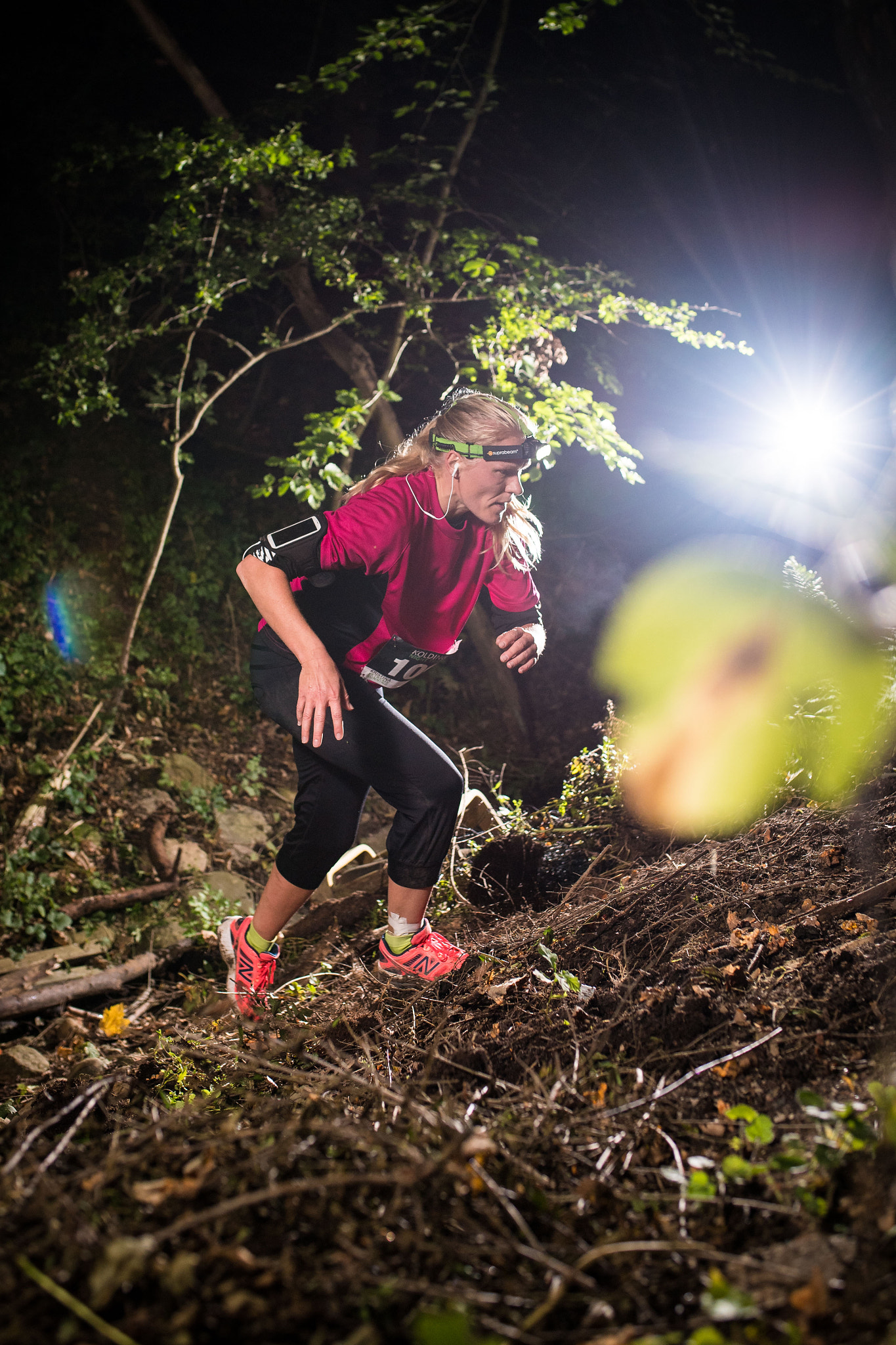 Nikon D5 + Sigma 35mm F1.4 DG HSM Art sample photo. Trail runner photography