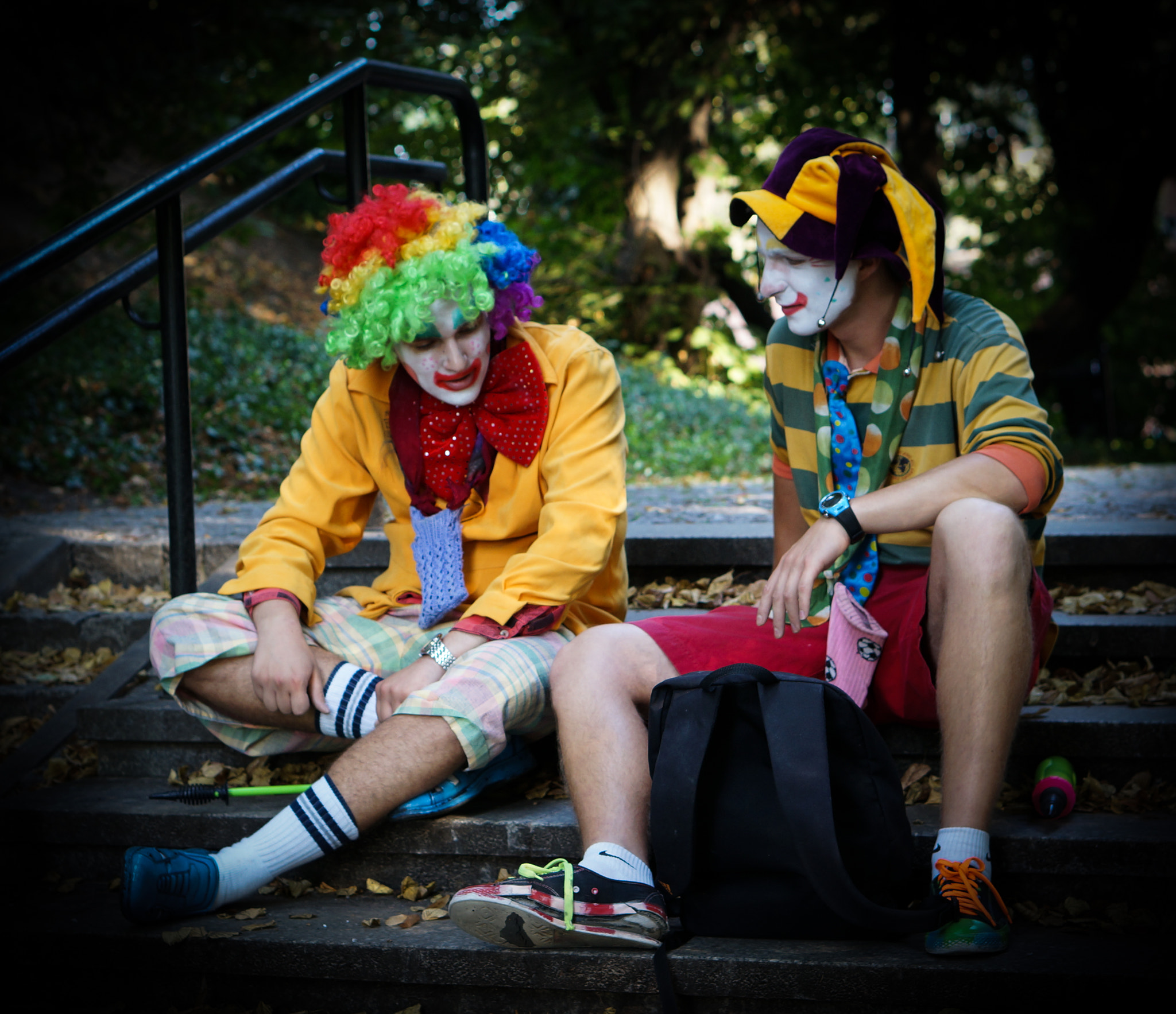 Sony Alpha NEX-5R + E 50mm F1.8 OSS sample photo. Warsaw street clowns photography