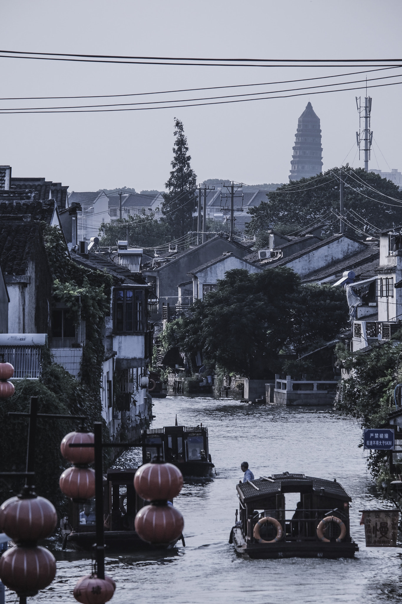 Fujifilm X-T10 + Fujifilm XC 50-230mm F4.5-6.7 OIS II sample photo. The 2000 year old moat of suzhou, china photography