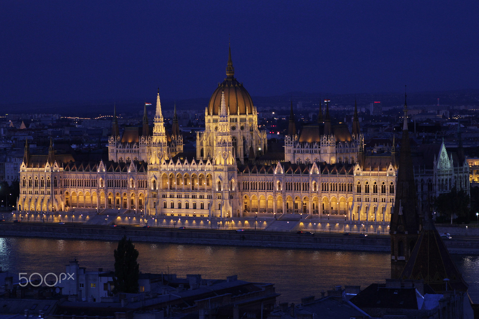 Canon EOS 550D (EOS Rebel T2i / EOS Kiss X4) + Canon EF 24-70mm F2.8L USM sample photo. Budapest parliament photography