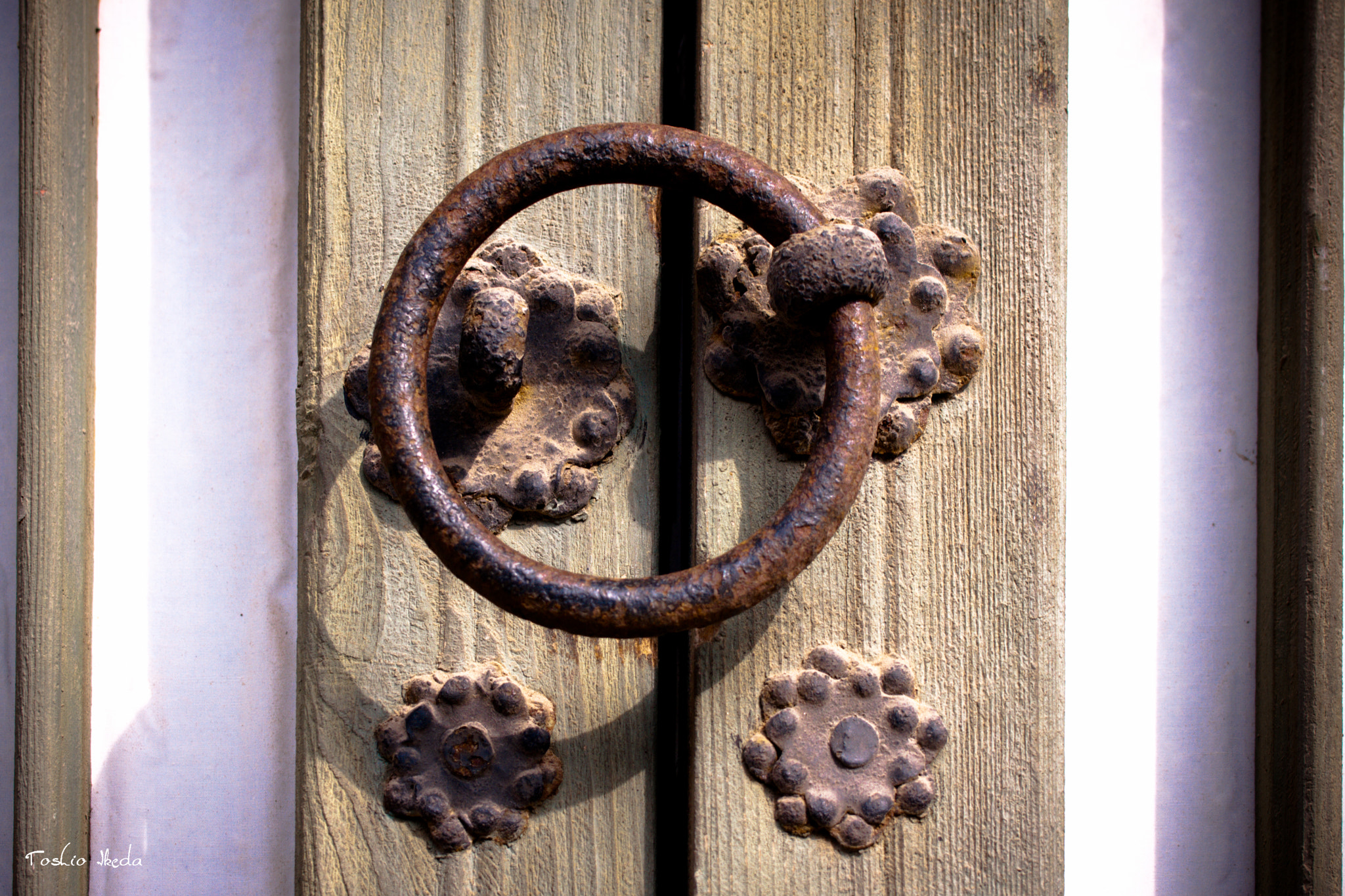 Sony Alpha DSLR-A700 sample photo. Door knob photography