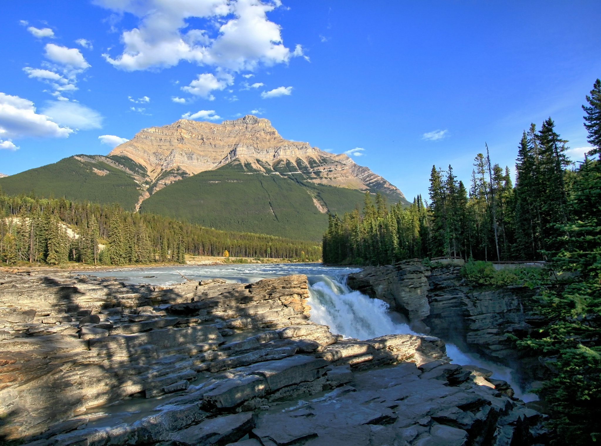 Canon EOS 30D + Canon EF-S 10-22mm F3.5-4.5 USM sample photo. Canadian beauty photography