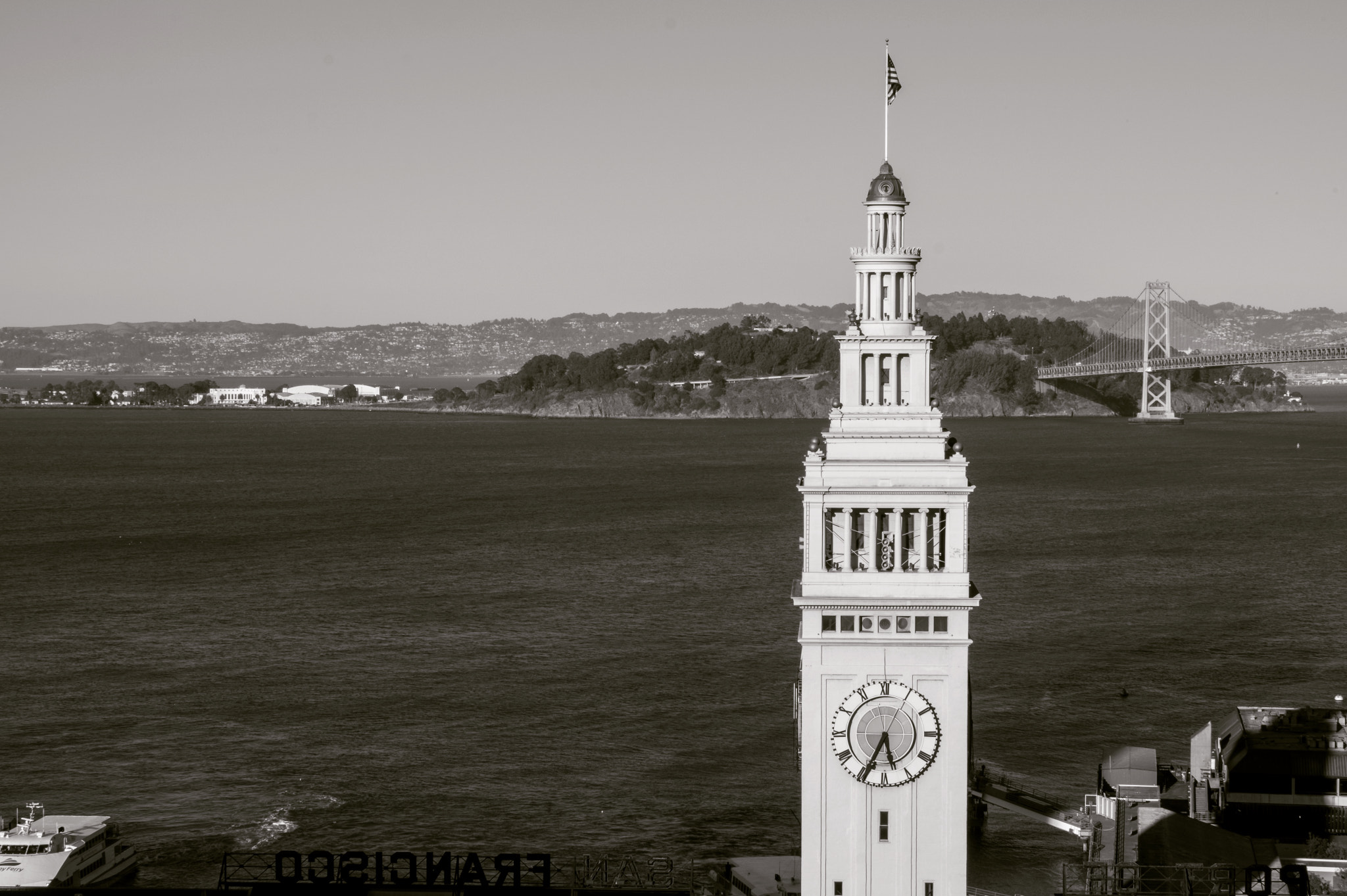 Fujifilm X-E2 + Fujifilm XF 18-135mm F3.5-5.6 R LM OIS WR sample photo. The clock in the ferry building.  photography