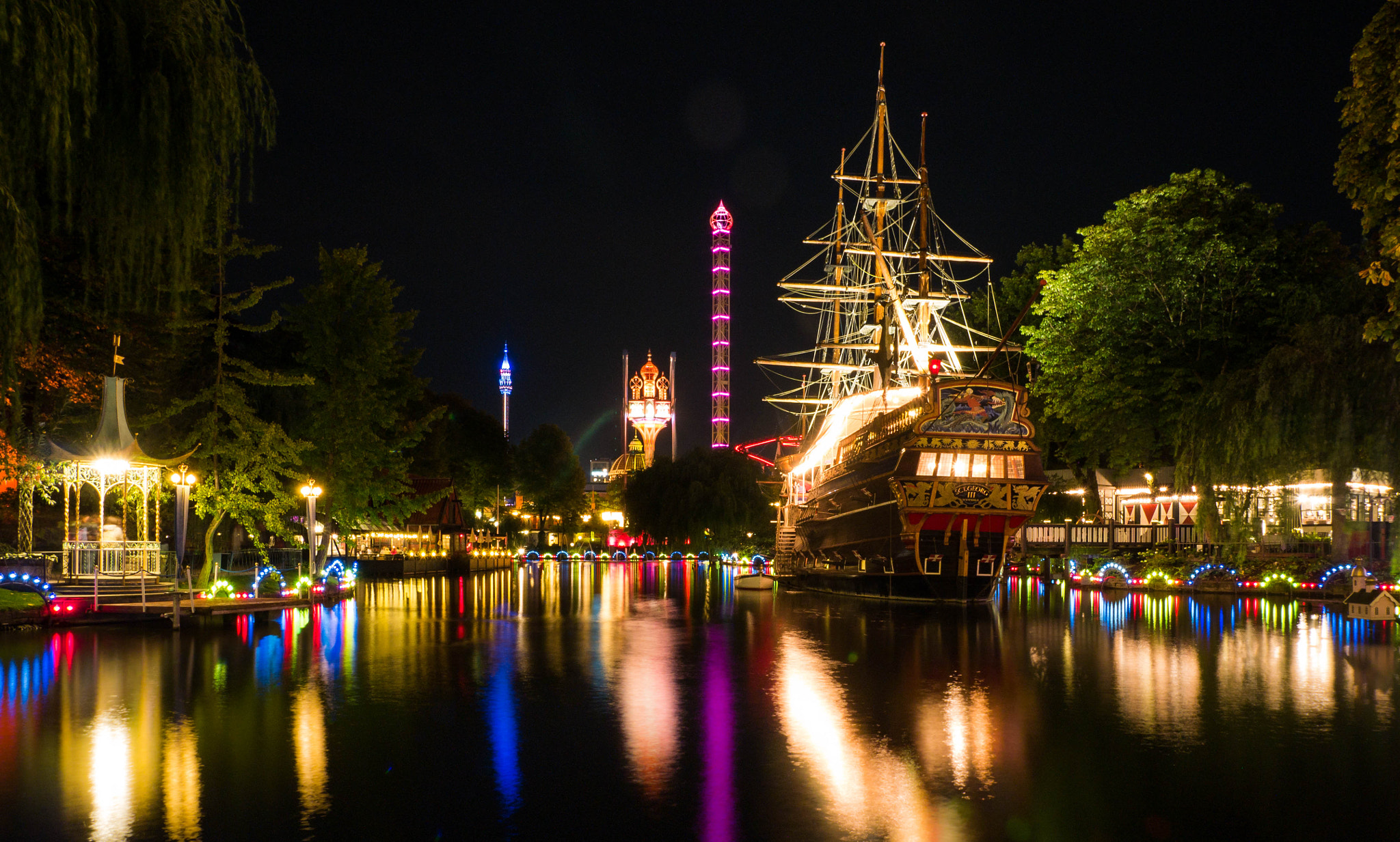 Panasonic Lumix DMC-GX7 + Panasonic Lumix G Vario 7-14mm F4 ASPH sample photo. Pirate ship at tivoli gardens photography