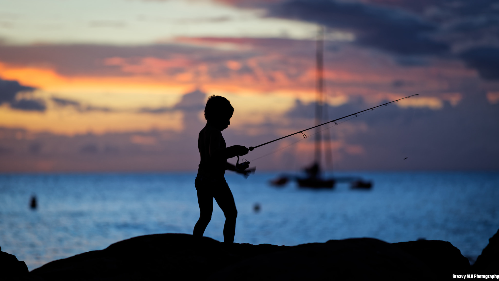 ZEISS Apo Sonnar T* 135mm F2 sample photo. Shadow game kid fish photography