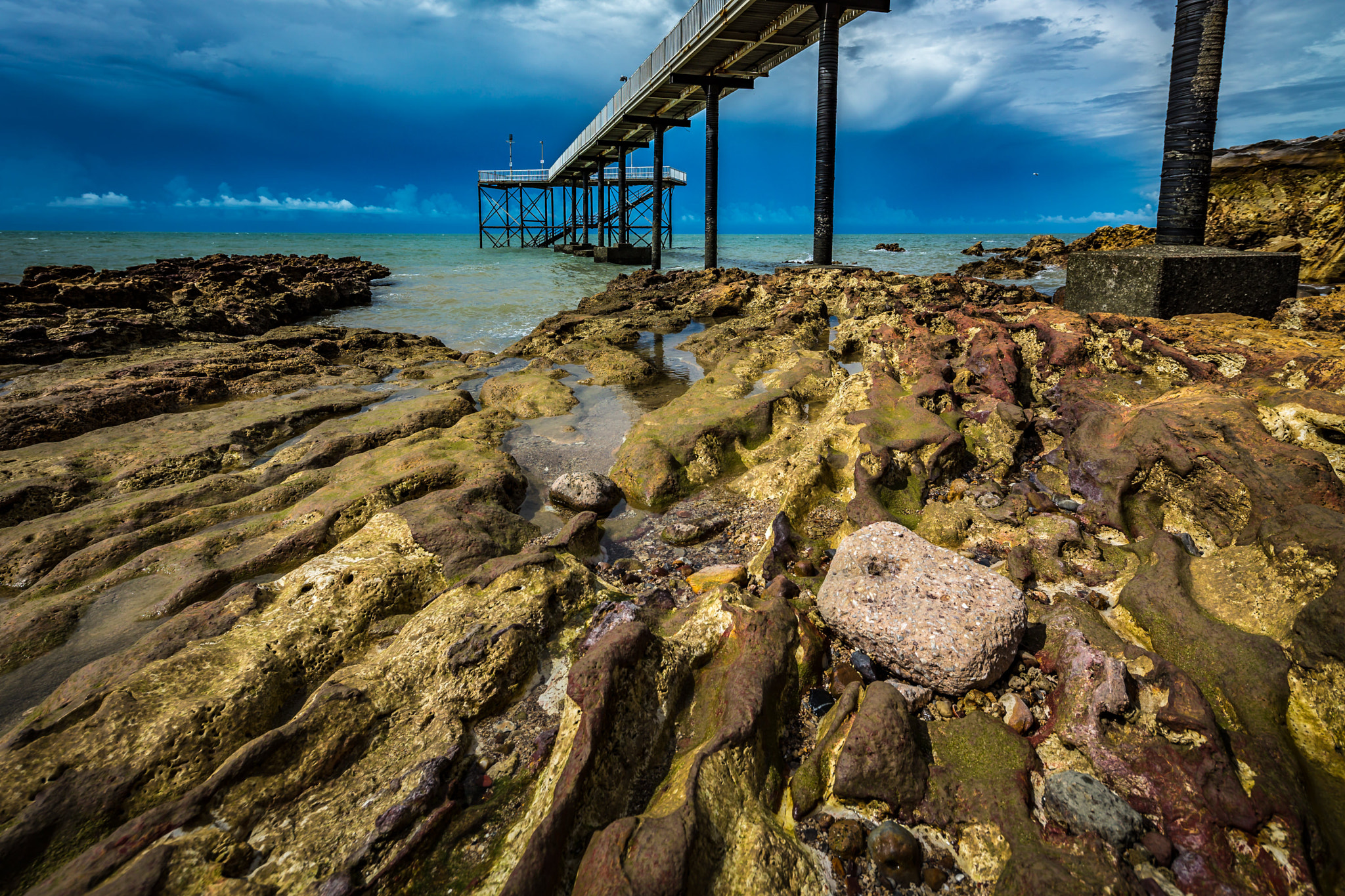 Canon EOS-1D X + Canon TS-E 17mm F4L Tilt-Shift sample photo. Nightcliff pier underneath photography