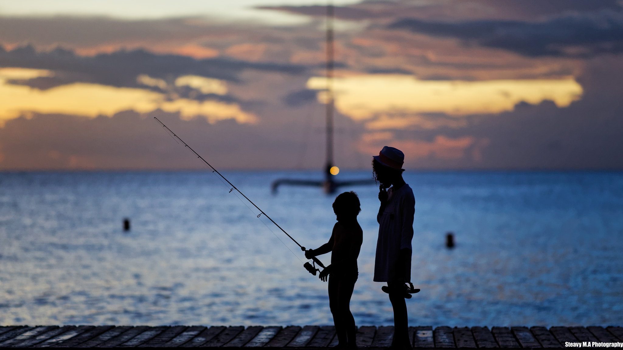 Canon EOS 5DS + ZEISS Apo Sonnar T* 135mm F2 sample photo. Shadow game kids photography