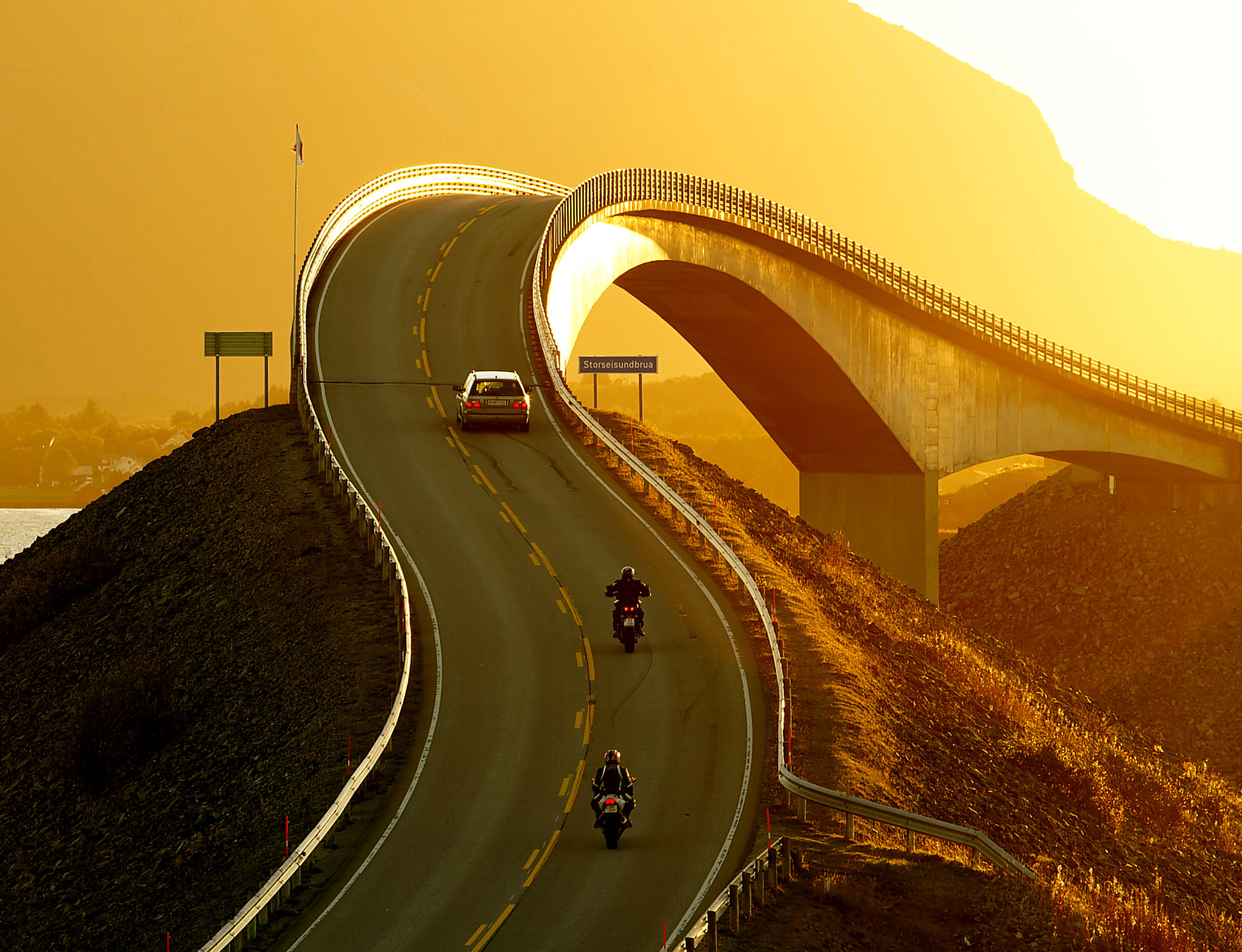 Canon EF 100-400mm F4.5-5.6L IS USM sample photo. Sunset by the atlantic road photography