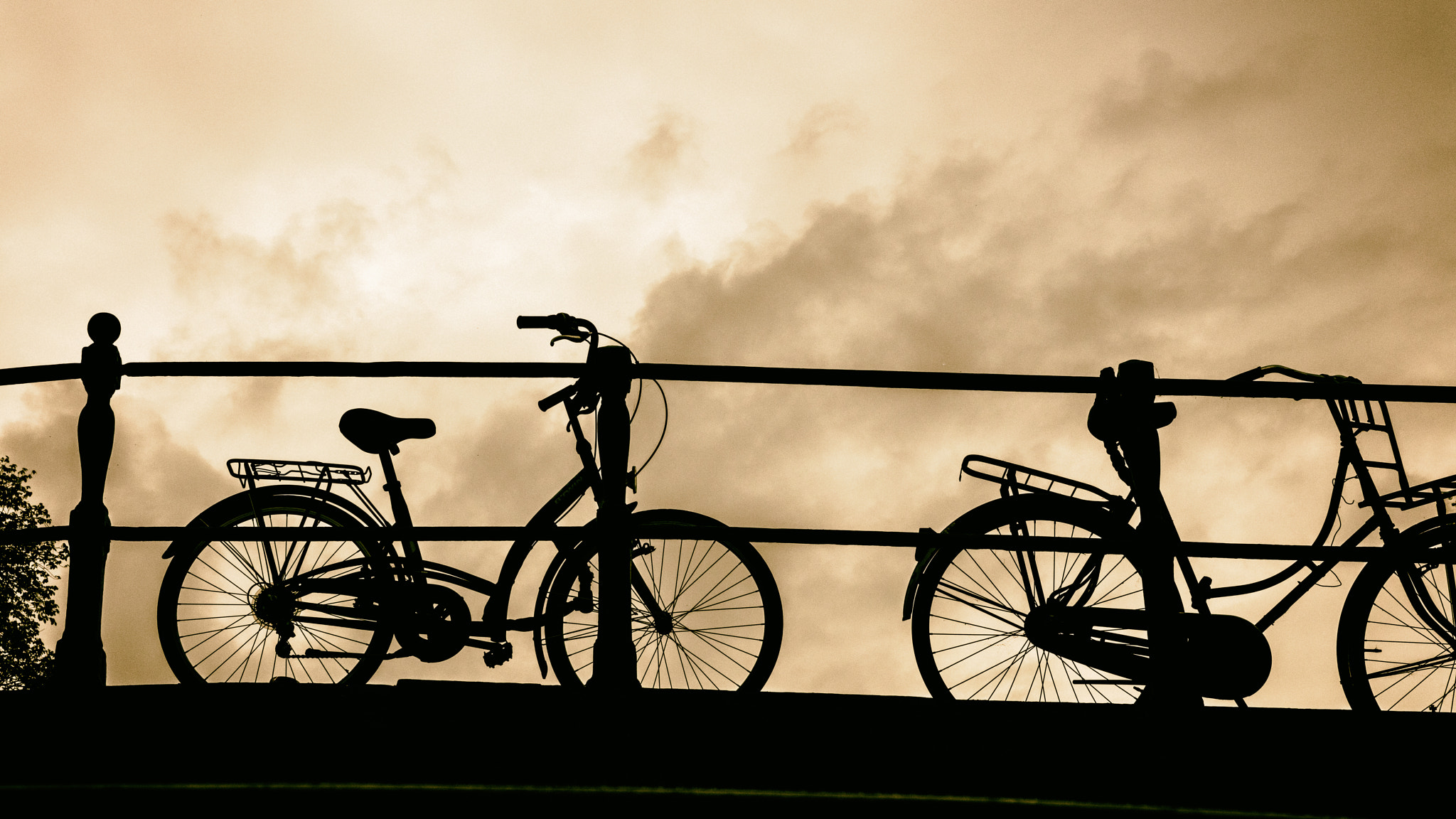 Canon EOS 5DS + Sigma 24-70mm F2.8 EX DG Macro sample photo. Bikes and amsterdam photography