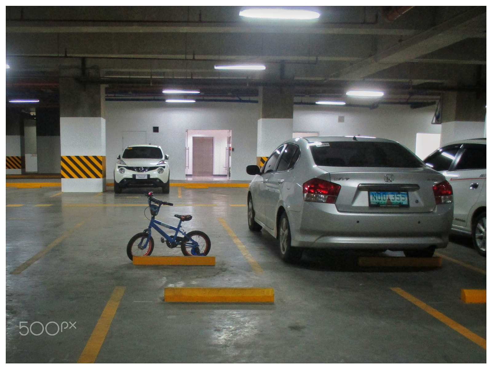 Canon PowerShot ELPH 135 (IXUS 145 / IXY 120) sample photo. Who says parking are for cars only? photography