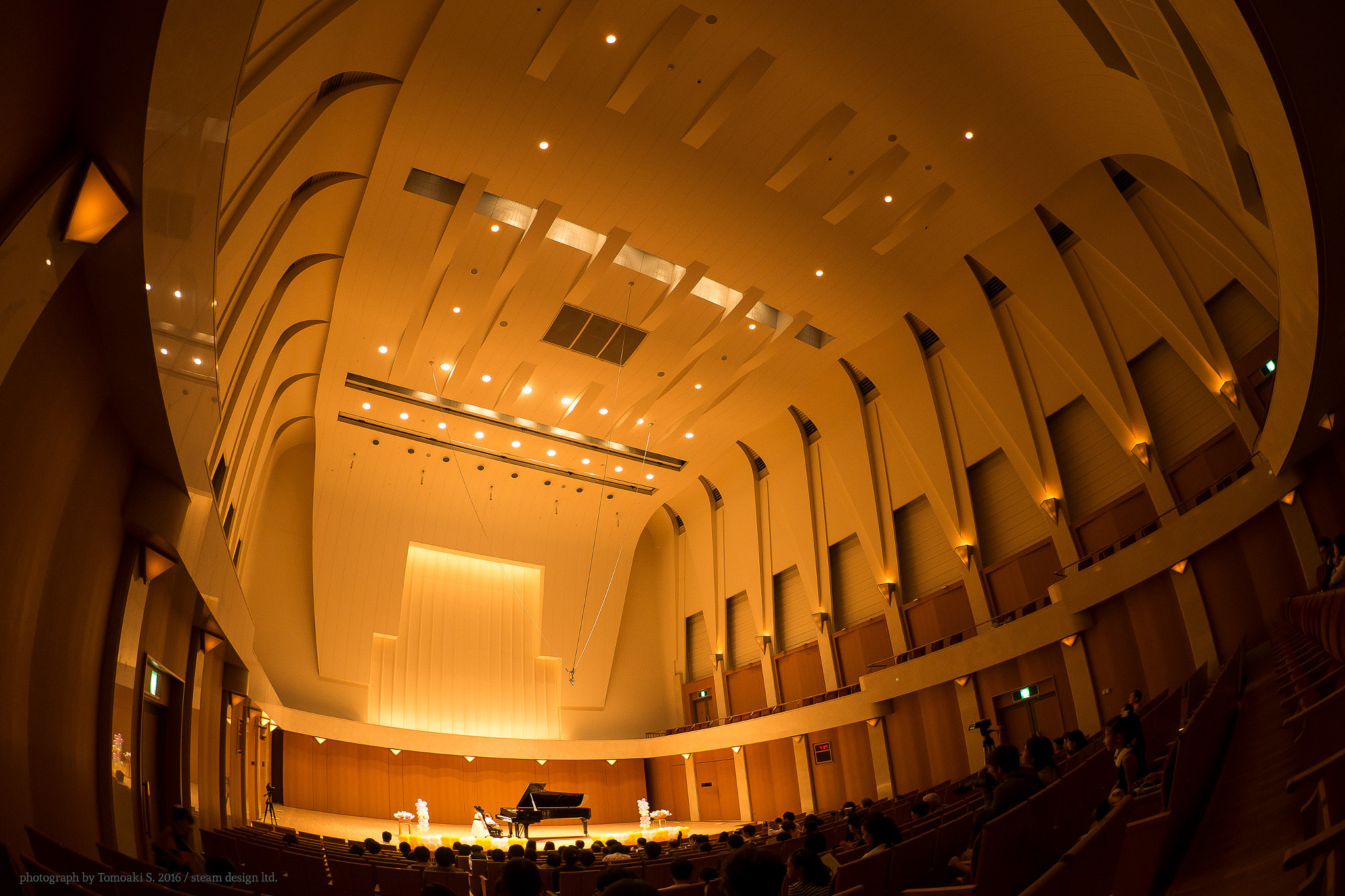 Panasonic Lumix DMC-GF7 + LUMIX G FISHEYE 8/F3.5 sample photo. Piano concert photography