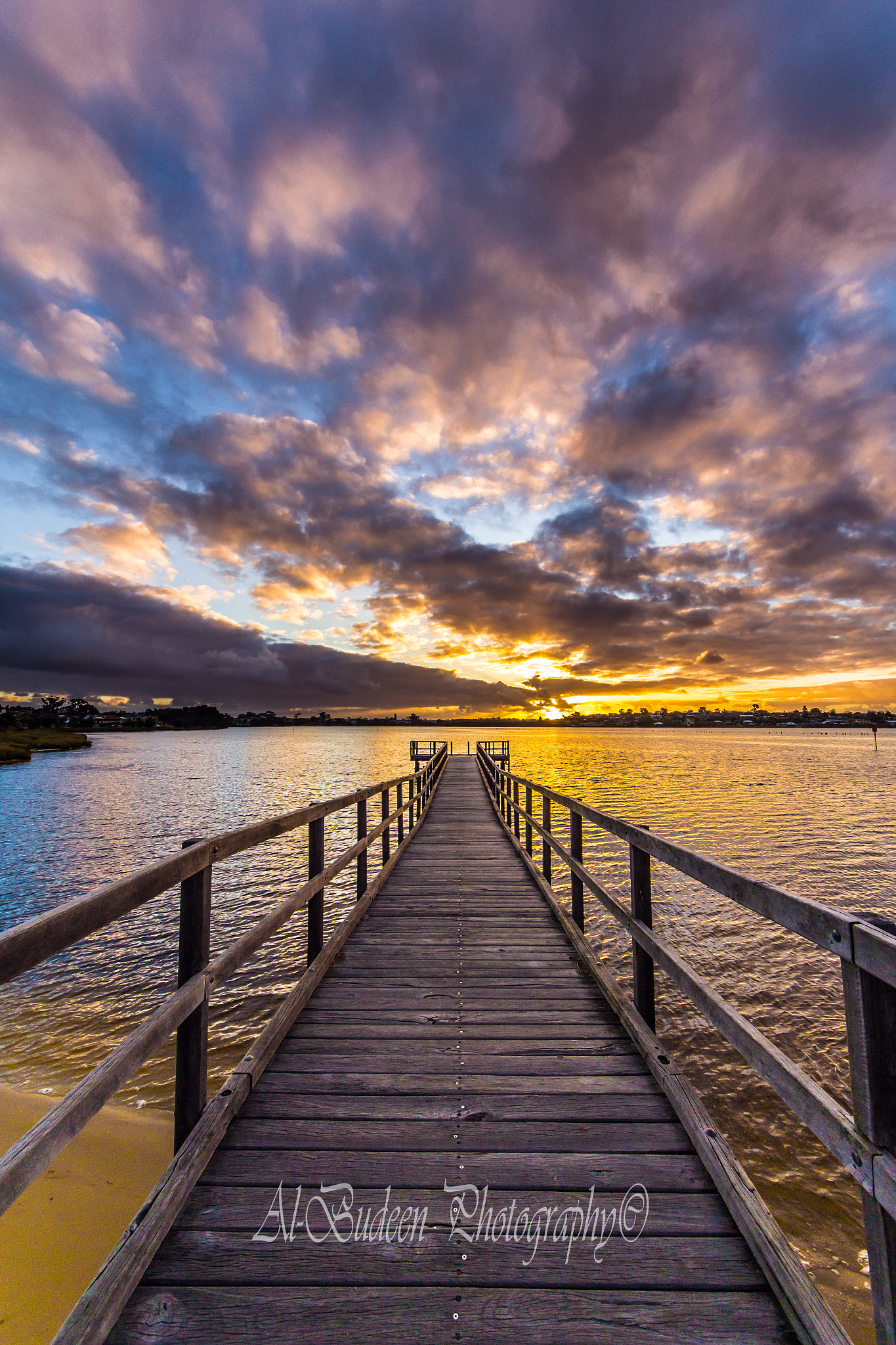 Canon EOS 60D + Sigma 8-16mm F4.5-5.6 DC HSM sample photo. Colouful end photography