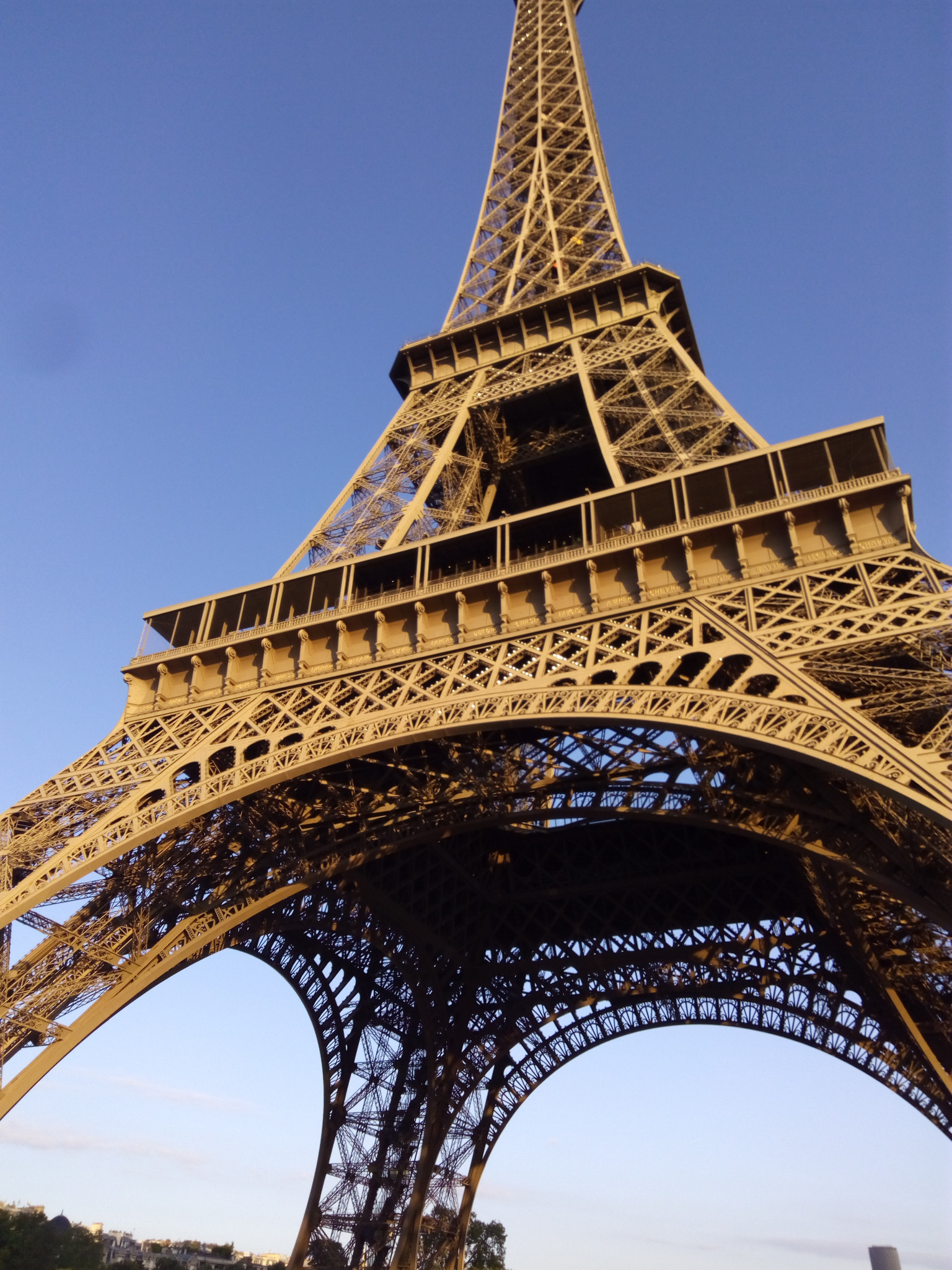 ZTE BLADE V6 sample photo. Vivirlo para creerlo, es más grande en persona. <3 paris photography