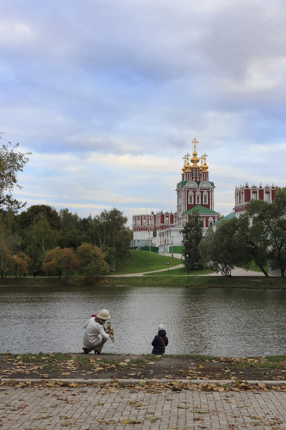 Canon EOS 650D (EOS Rebel T4i / EOS Kiss X6i) + Sigma 35mm F1.4 DG HSM Art sample photo. Novodevichy monastery photography