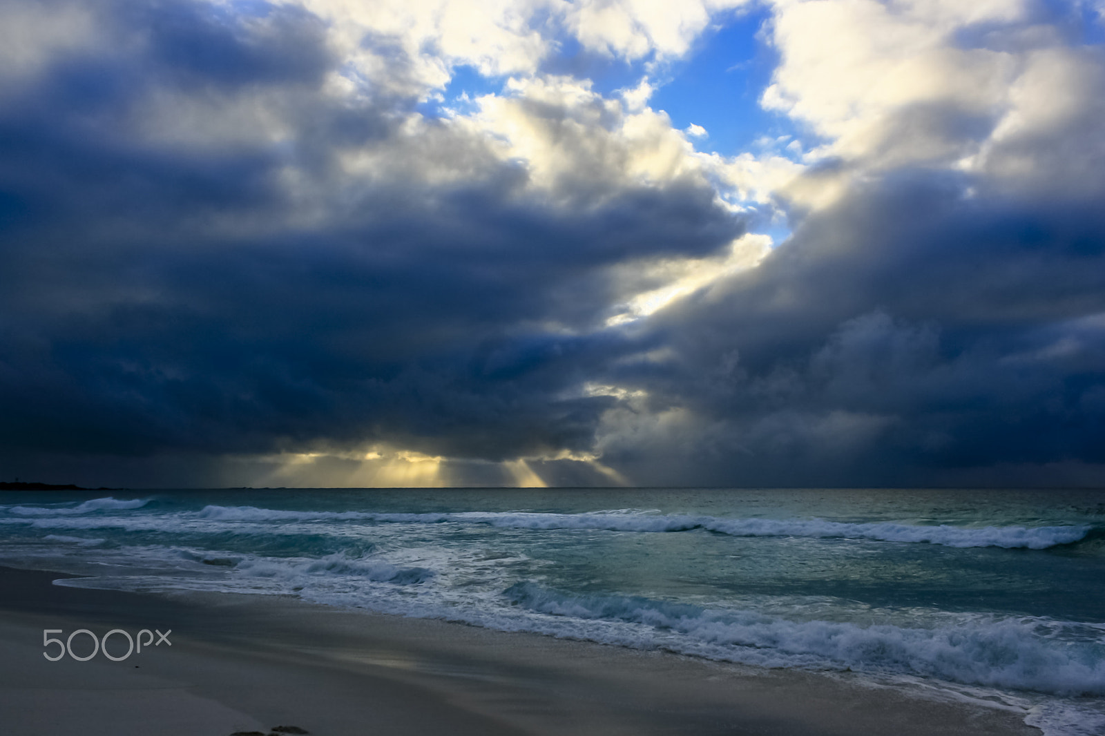 Canon EF-S 18-55mm f/3.5-5.6 USM sample photo. High waves and sunshine photography