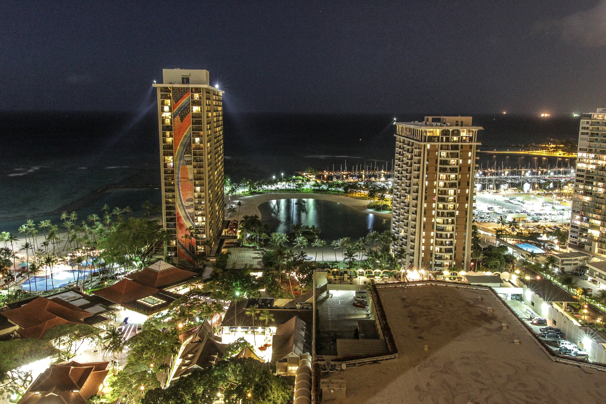 Sigma 18-35mm f/1.8 DC HSM sample photo. Hilton hawaiian village waikiki beach resort photography