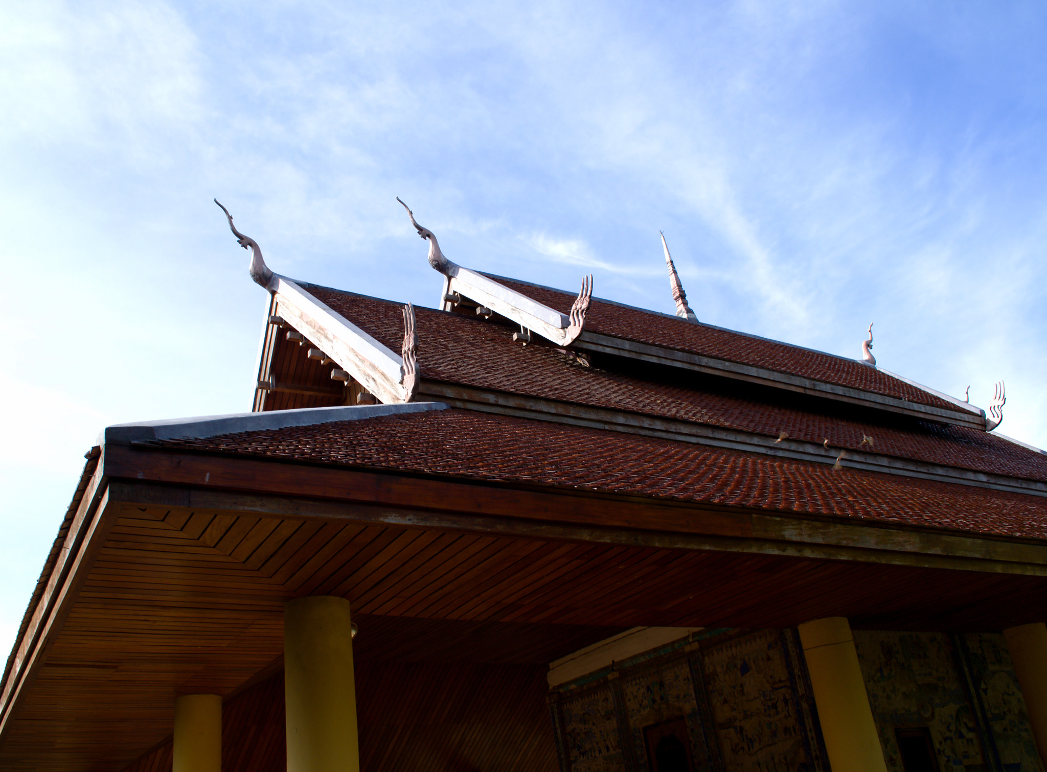 Nikon D3100 + 18.00 - 55.00 mm f/3.5 - 5.6 sample photo. Temple roof photography