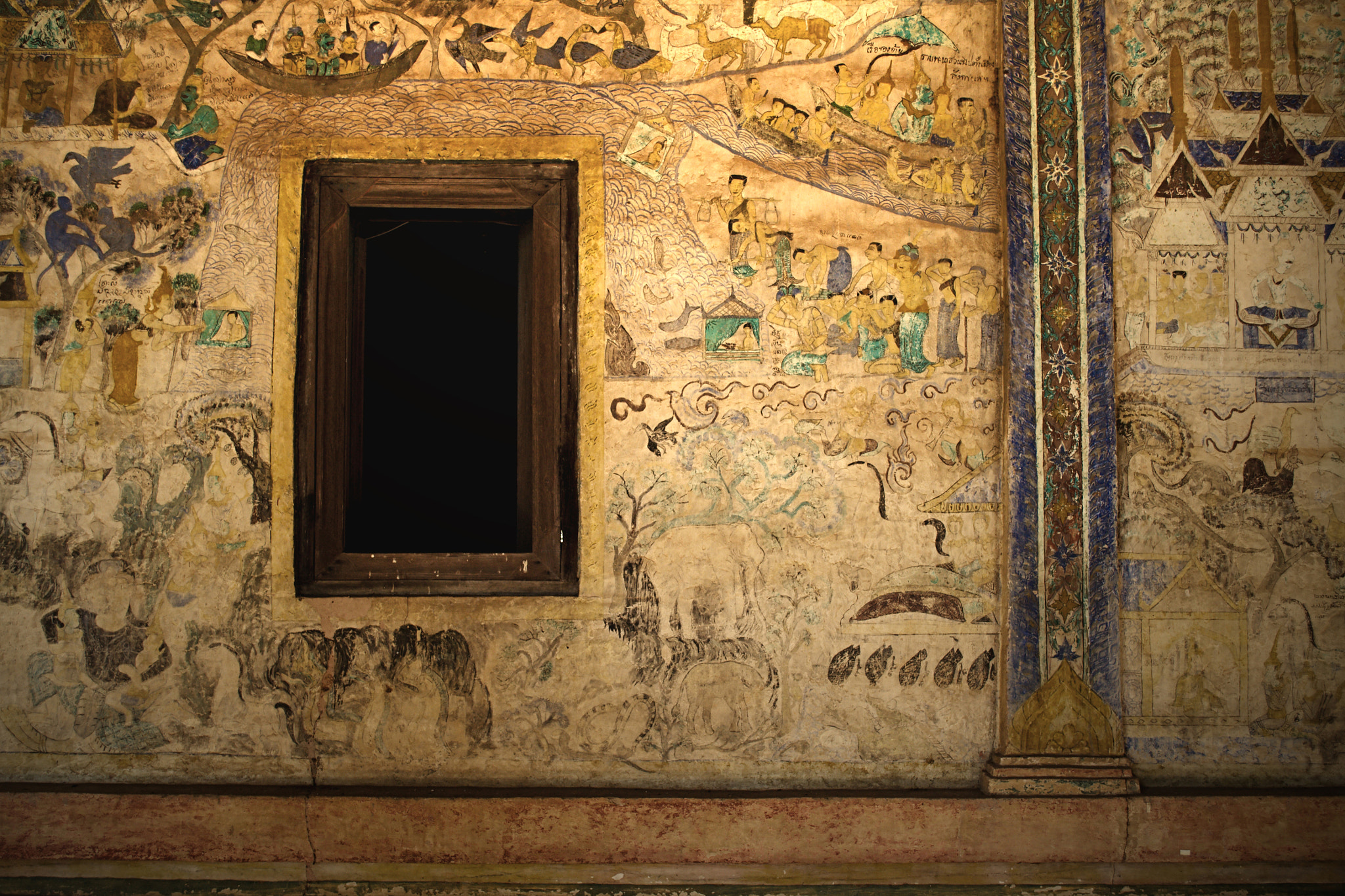 18.00 - 55.00 mm f/3.5 - 5.6 sample photo. Mural painting photography