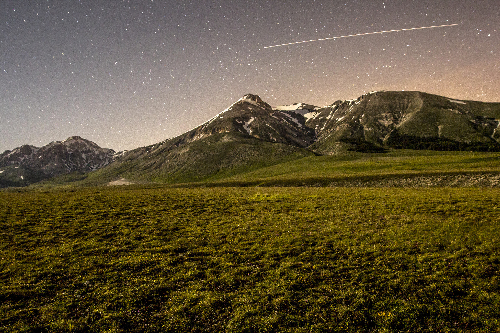 Sigma 17-35mm f/2.8-4 EX DG Aspherical HSM sample photo. Moon light photography