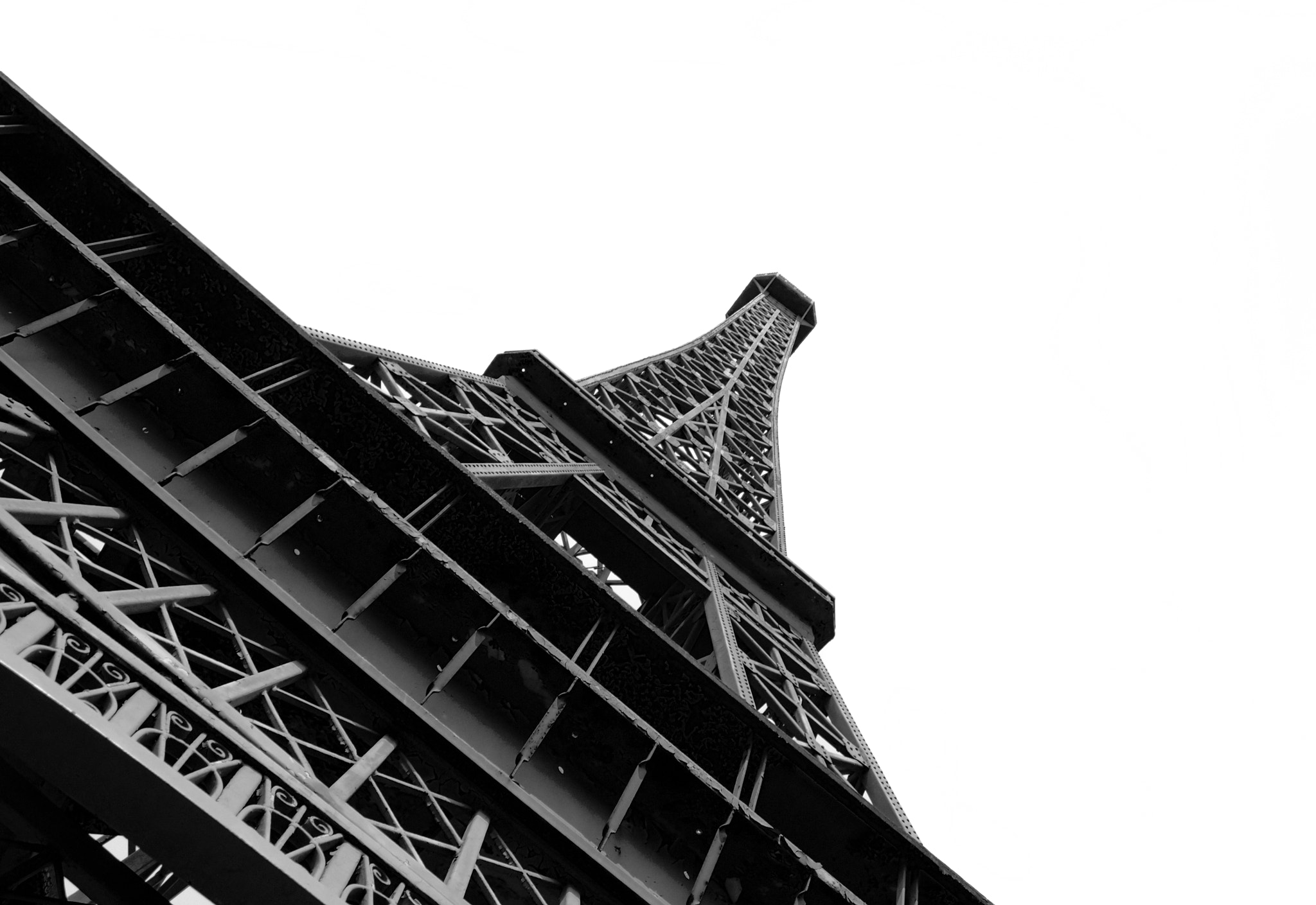Nikon D3100 + 18.00 - 55.00 mm f/3.5 - 5.6 sample photo. Eiffel tower photography
