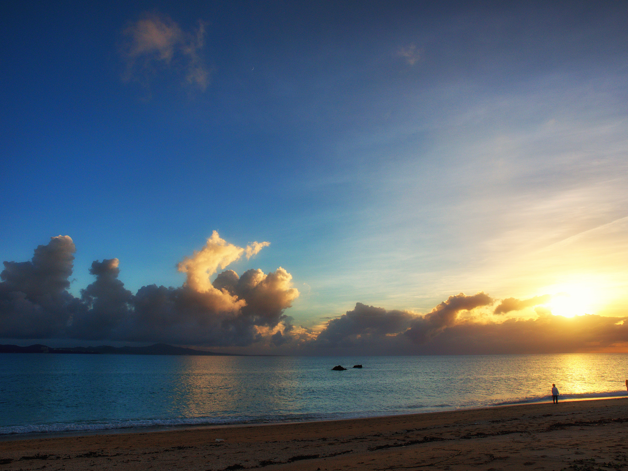 Olympus OM-D E-M1 + Olympus Zuiko Digital ED 12-60mm F2.8-4.0 SWD sample photo. Okinawa sunset photography