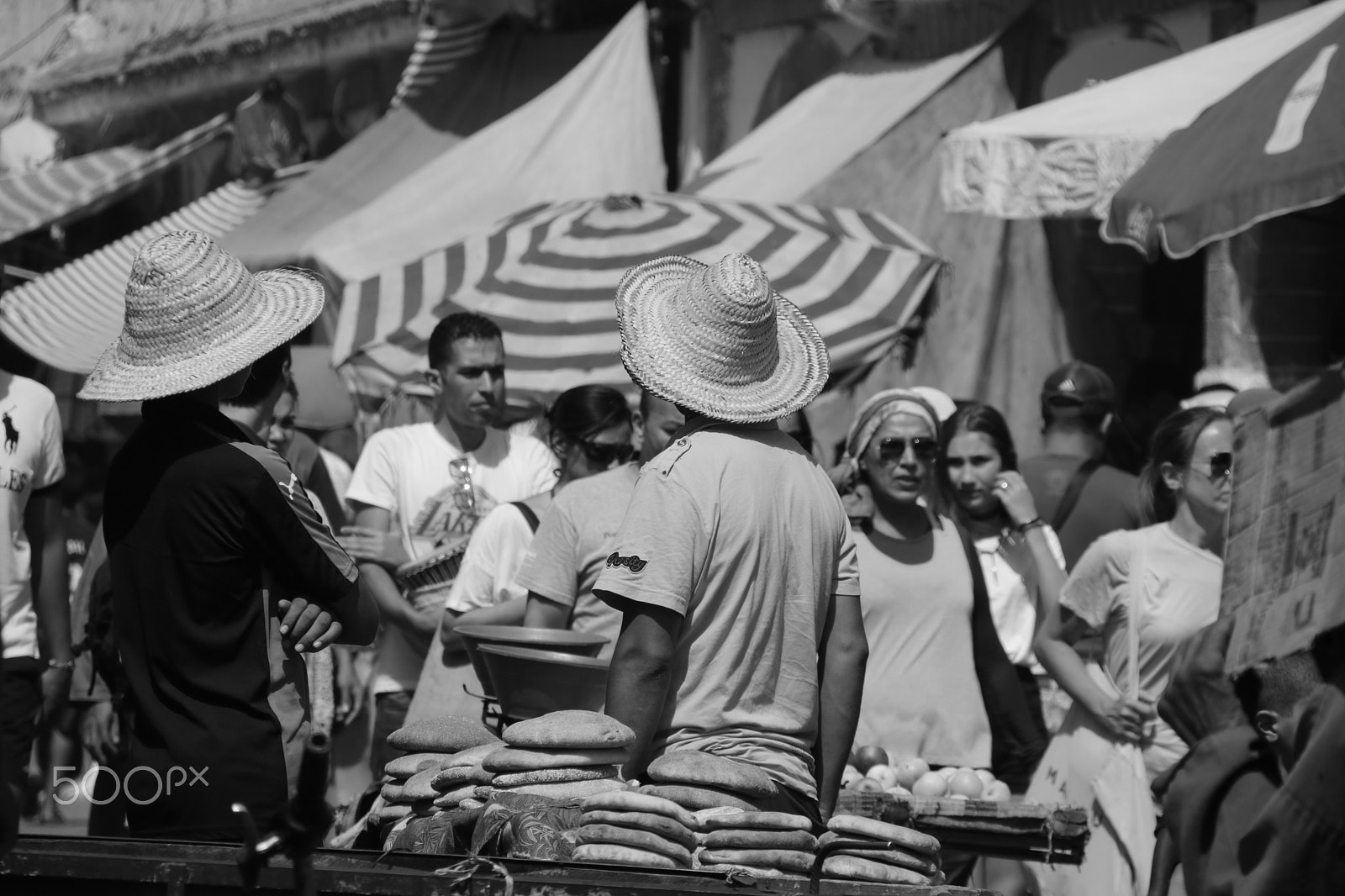 Canon EOS 750D (EOS Rebel T6i / EOS Kiss X8i) + Canon TS-E 90mm F2.8 Tilt-Shift sample photo. Bread in morocco photography