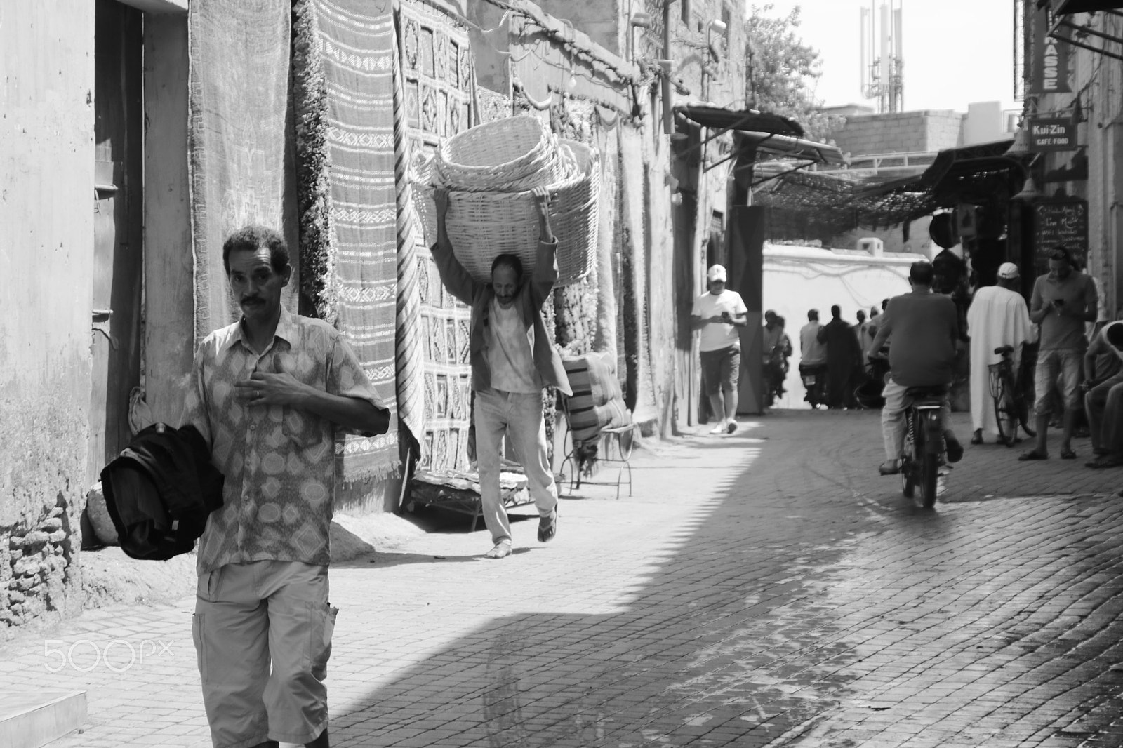 Canon EOS 750D (EOS Rebel T6i / EOS Kiss X8i) + Canon TS-E 90mm F2.8 Tilt-Shift sample photo. Marrakesh photography