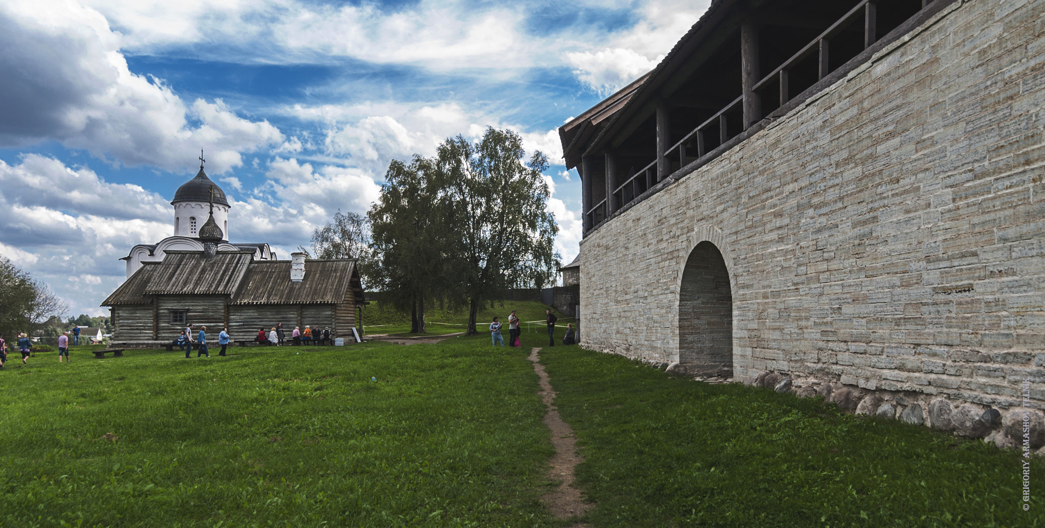 Tokina AT-X Pro 11-16mm F2.8 DX sample photo. Two churches photography