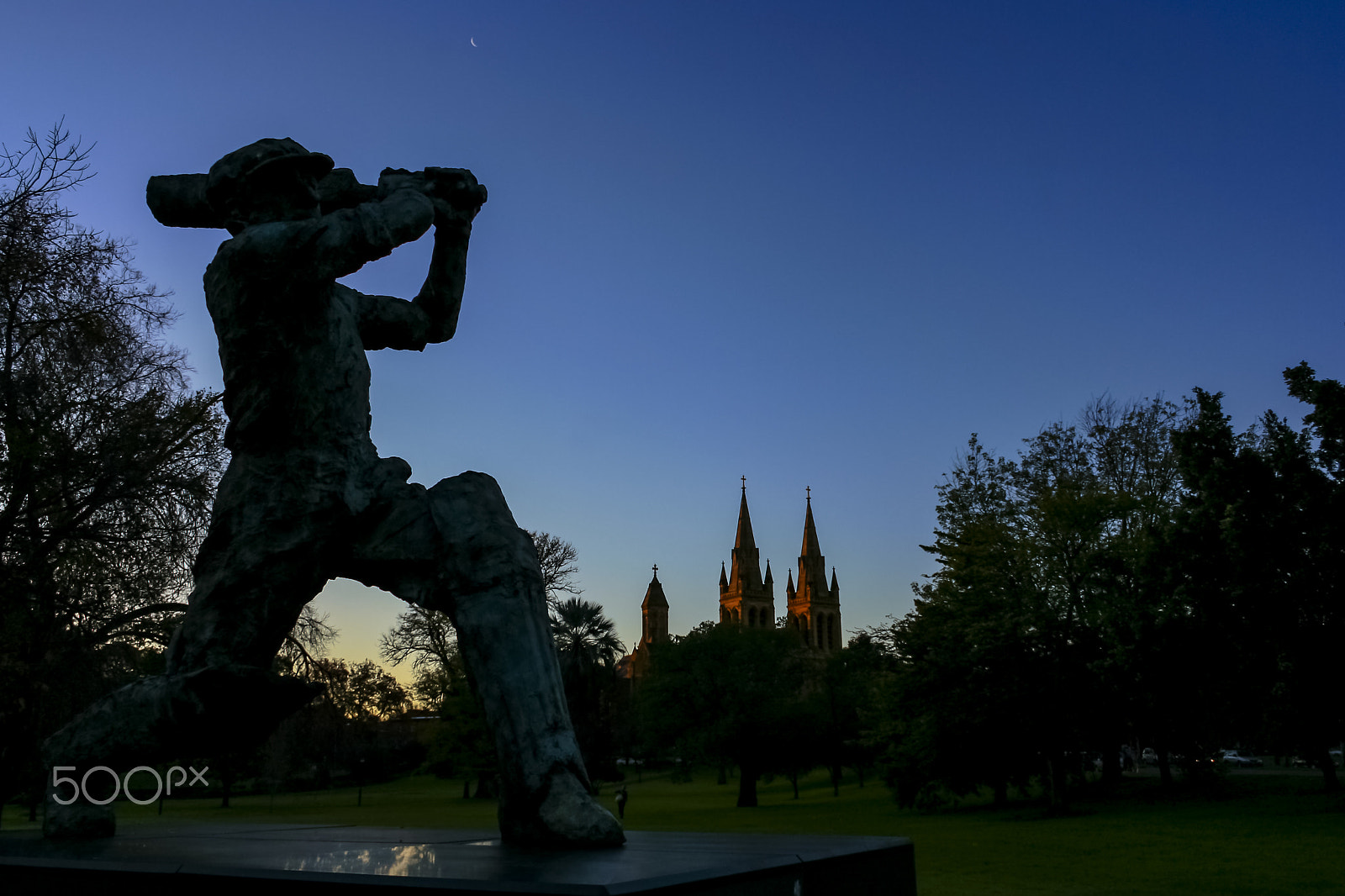 Canon EF-S 18-55mm f/3.5-5.6 USM sample photo. Cricket statue and cathedral photography
