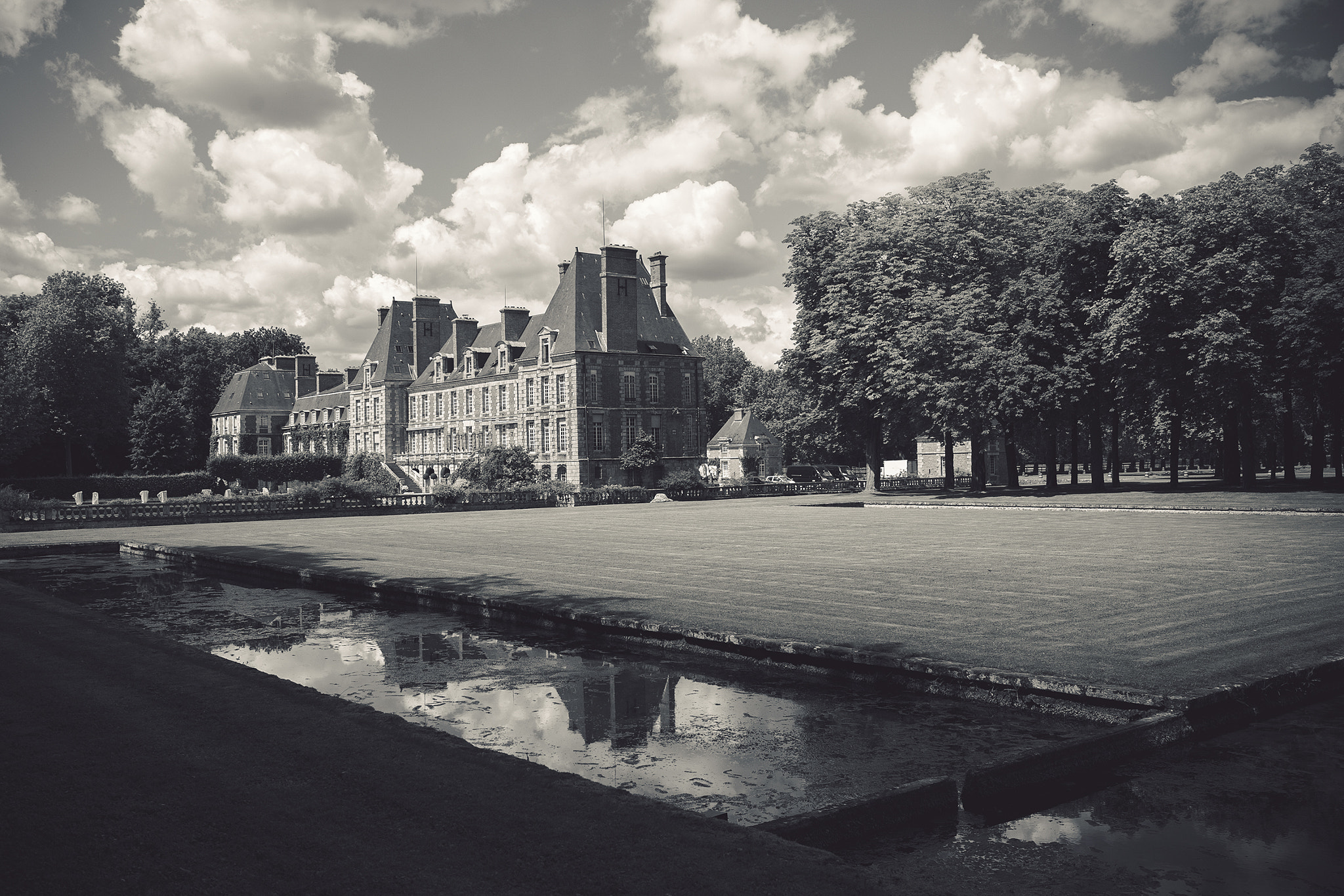 Nikon D700 + Nikon AF-S Nikkor 28mm F1.8G sample photo. Castle of courrance photography