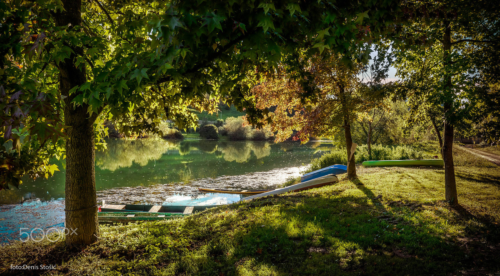 Nikon D7100 + AF Nikkor 35mm f/2 sample photo. Under the shade photography