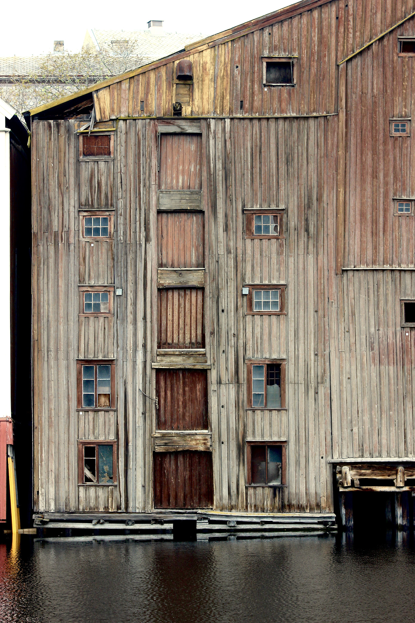 Sigma 70-200mm F2.8 EX DG OS HSM sample photo. Old warehouse trondheim photography