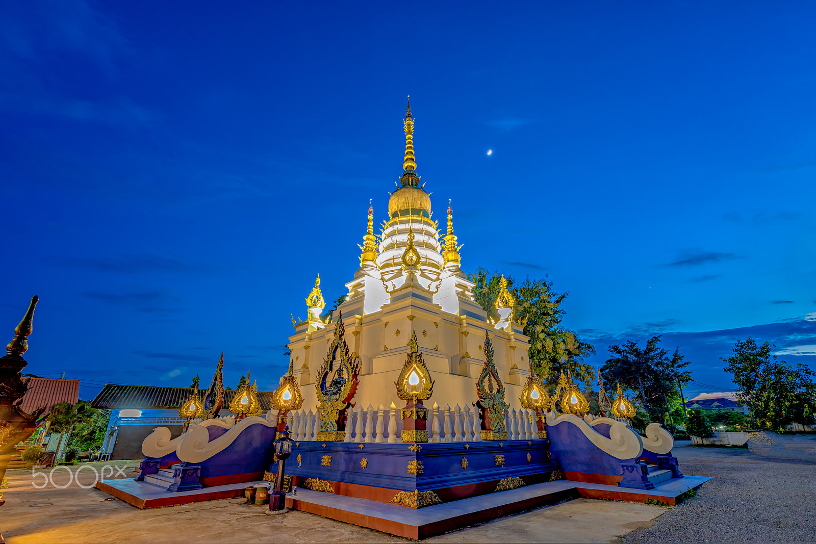 Canon EF 16-35mm F4L IS USM sample photo. Wat rong sua ten photography