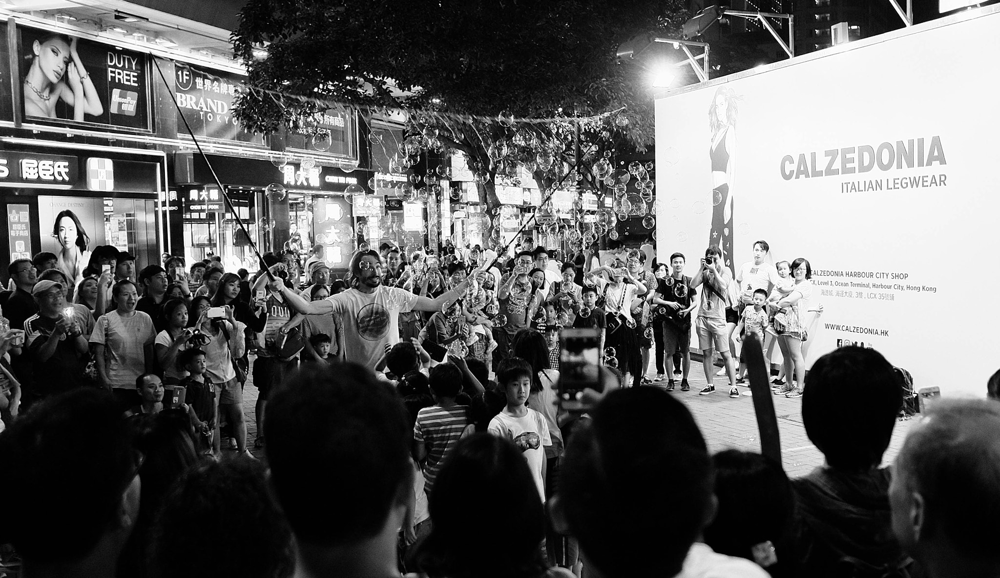 Fujifilm X-E2 + Fujifilm XF 18mm F2 R sample photo. Hong kong night life photography