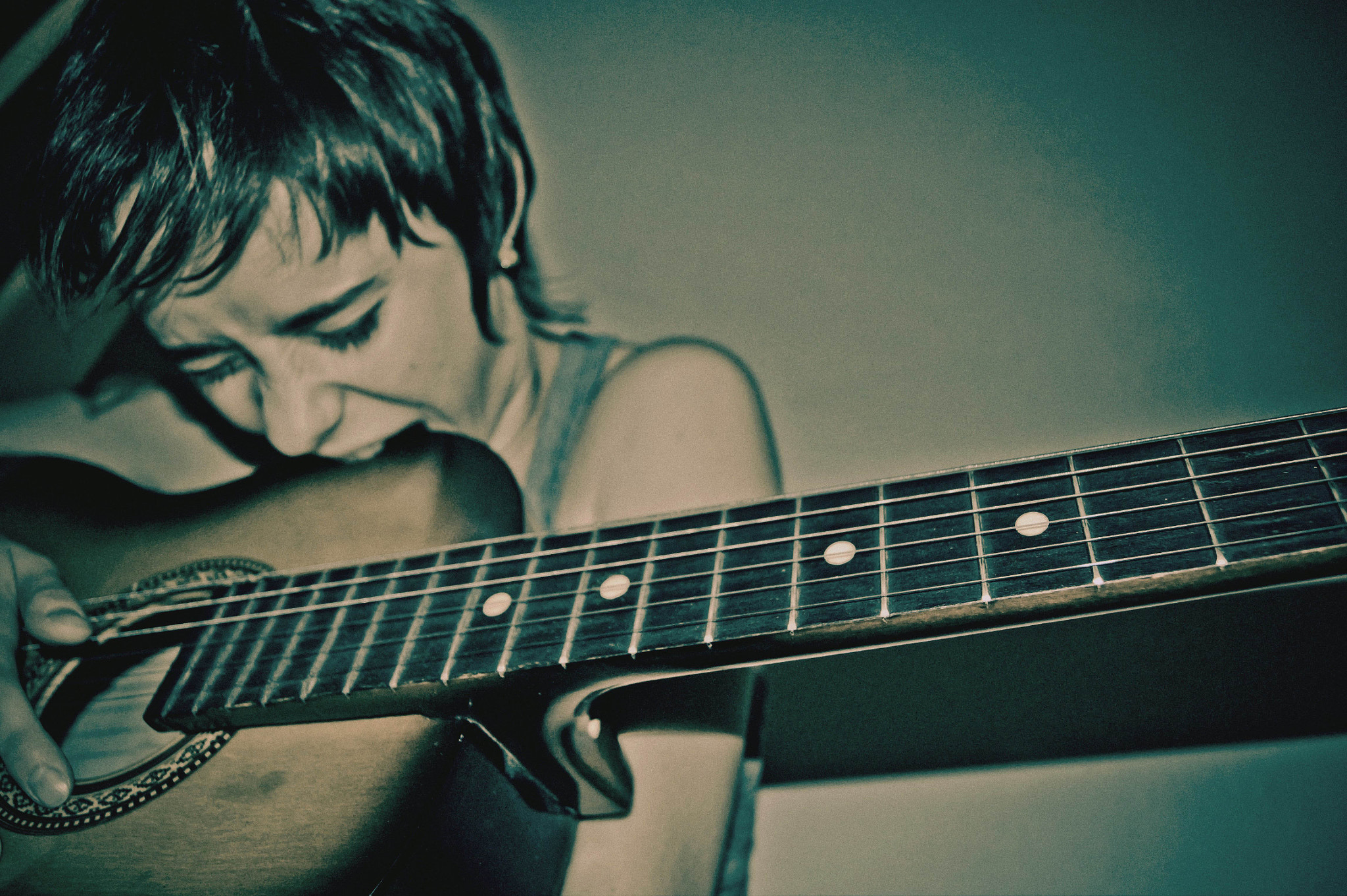 Sony Alpha DSLR-A550 + Sony DT 18-55mm F3.5-5.6 SAM sample photo. Guitar photography